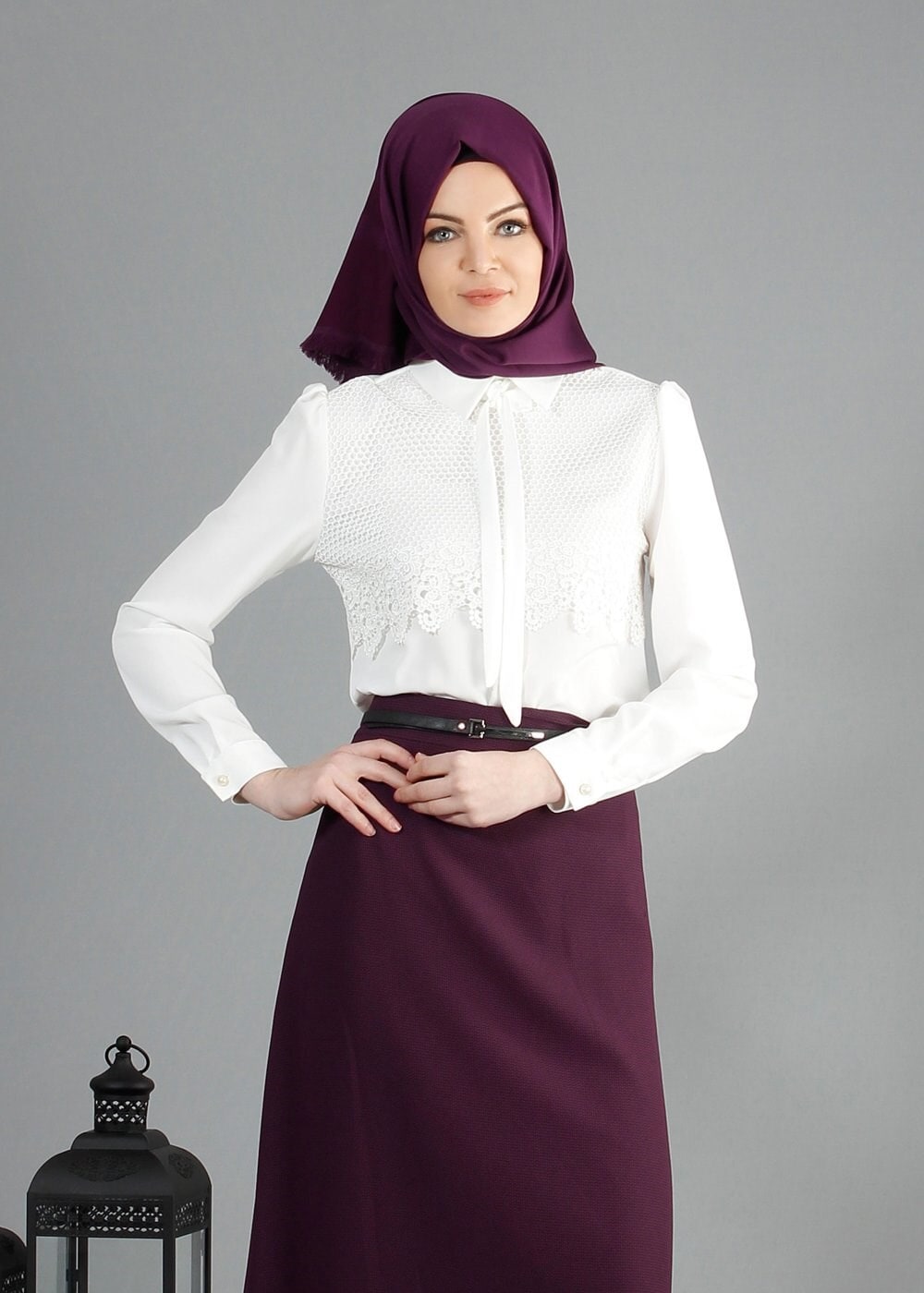 Tesettür giyim BEYAZ YAKASI BAĞLAMALI NAKIŞ İŞLEMELİ BLUZ 4439