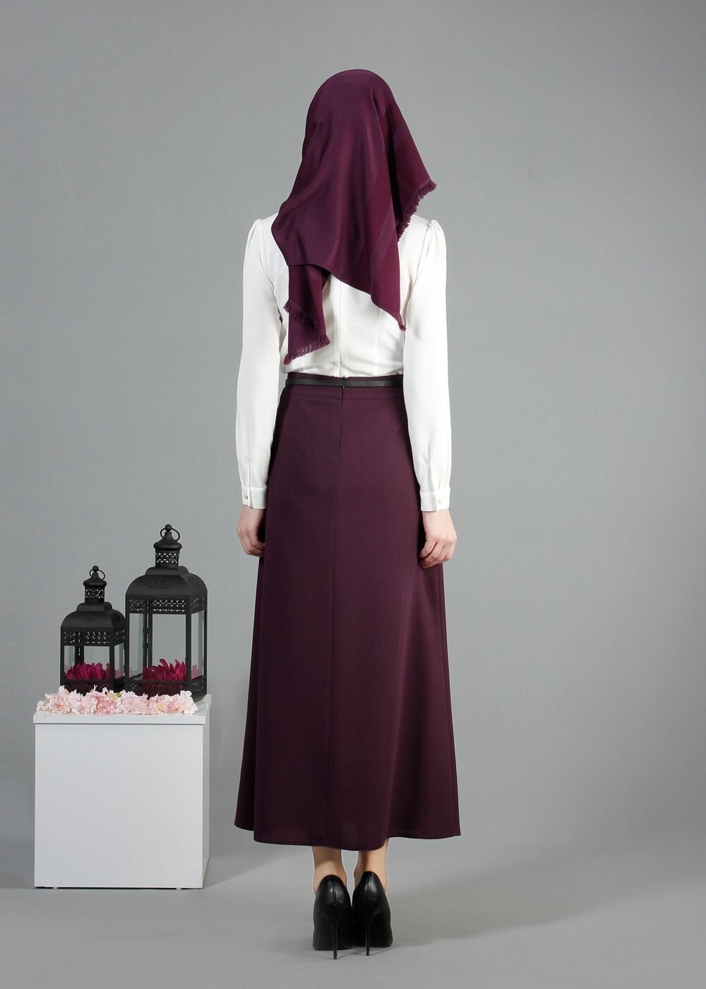 Tesettür giyim BEYAZ YAKASI BAĞLAMALI NAKIŞ İŞLEMELİ BLUZ 4439