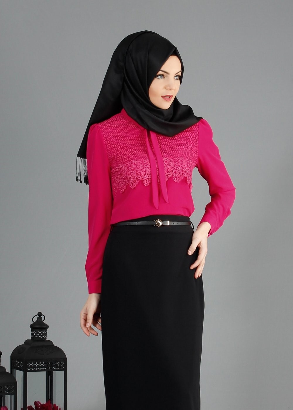 Tesettür giyim FUŞYA YAKASI BAĞLAMALI NAKIŞ İŞLEMELİ BLUZ 4439