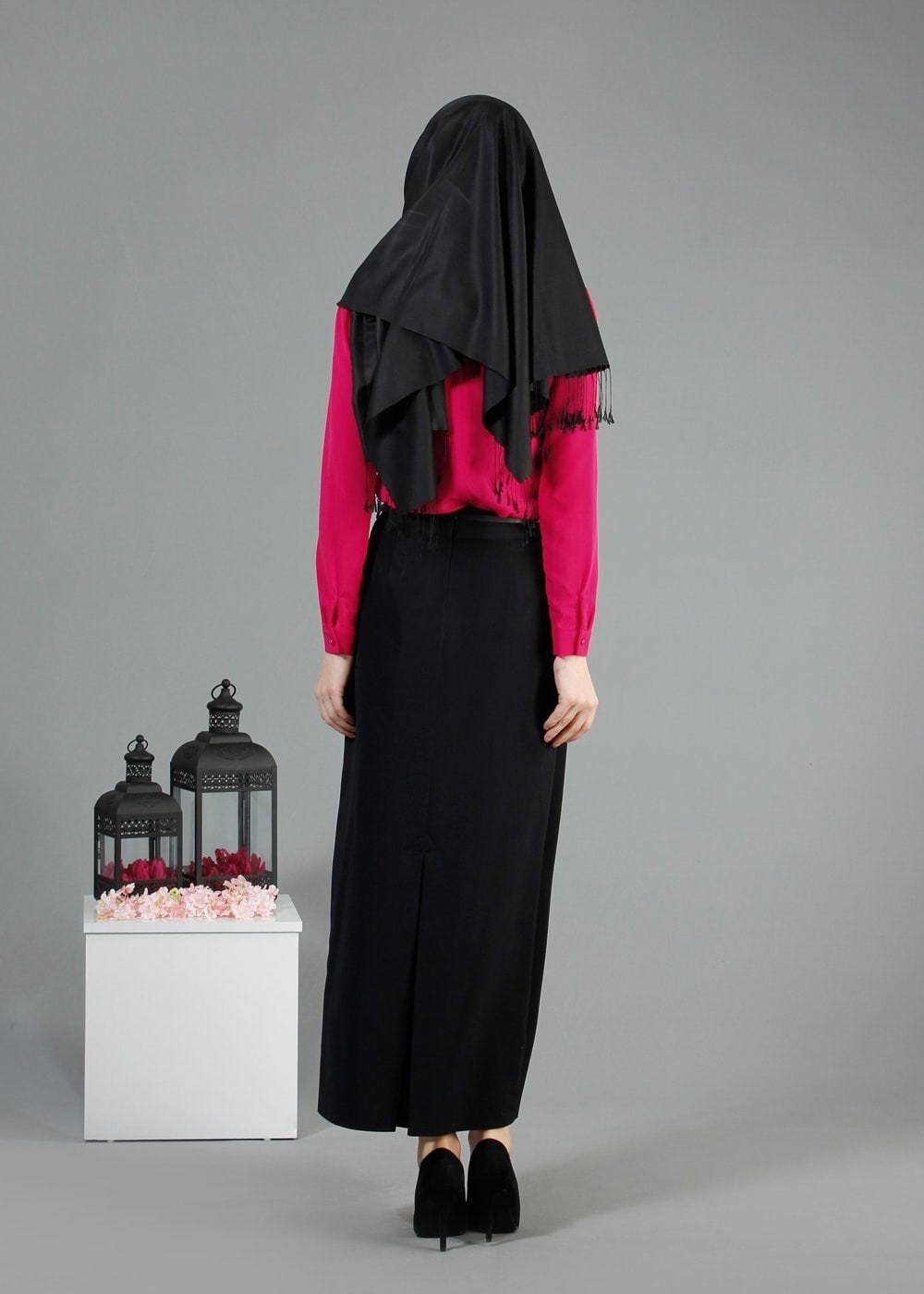 Tesettür giyim FUŞYA YAKASI BAĞLAMALI NAKIŞ İŞLEMELİ BLUZ 4439