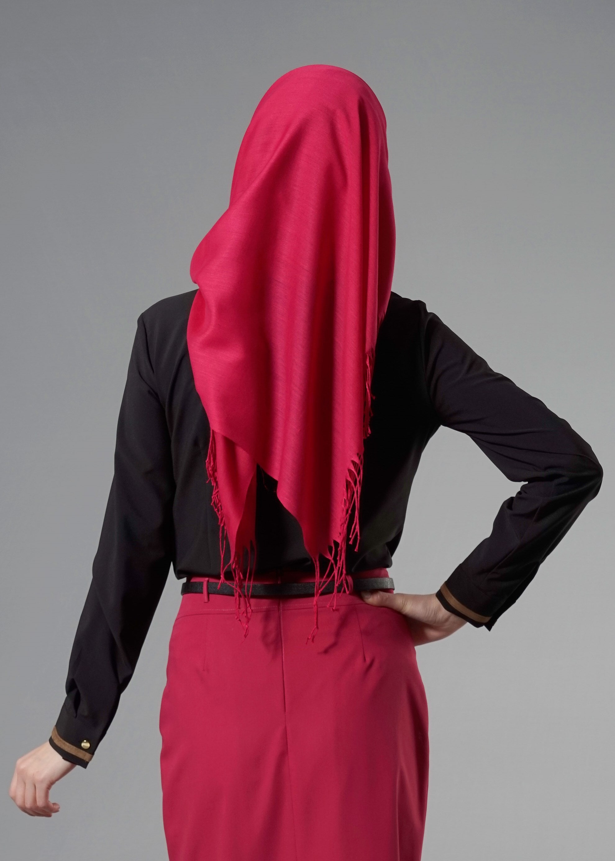 Tesettür giyim SİYAH CEP DETAYLI GİZLİ DÜĞMELİ BLUZ 4442