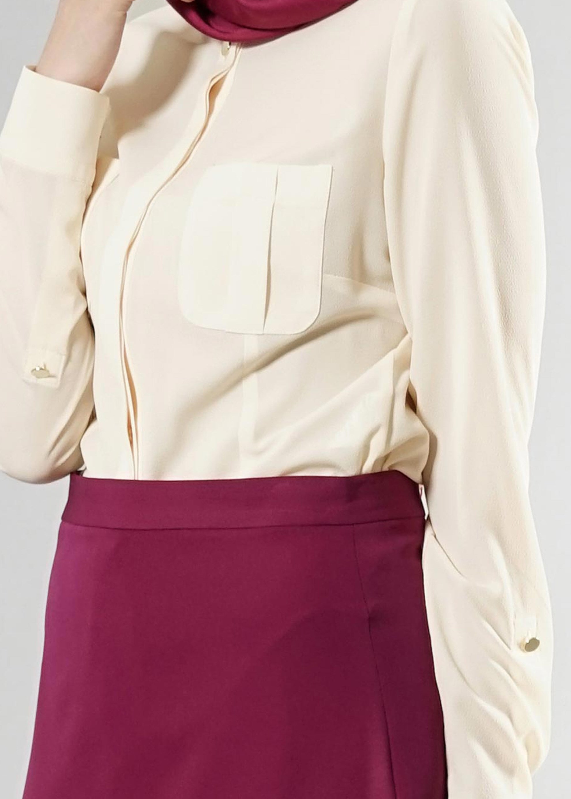 Tesettür giyim EKRU CEP DETAYLI GİZLİ DÜĞMELİ BLUZ 4475