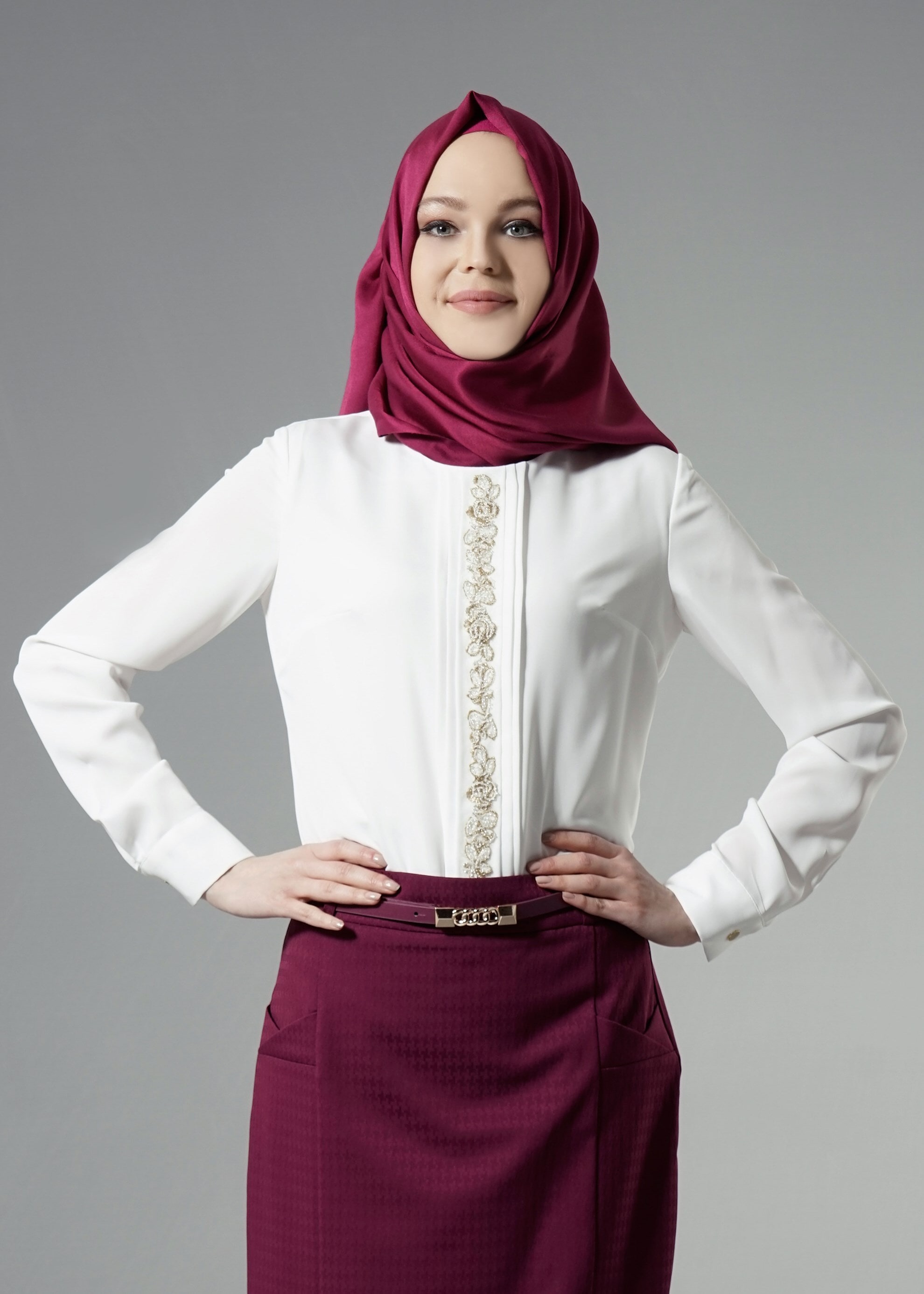 Tesettür giyim BEYAZ NAKIŞ DETAYLI MANŞETLERİ DÜĞMELİ BLUZ 4476