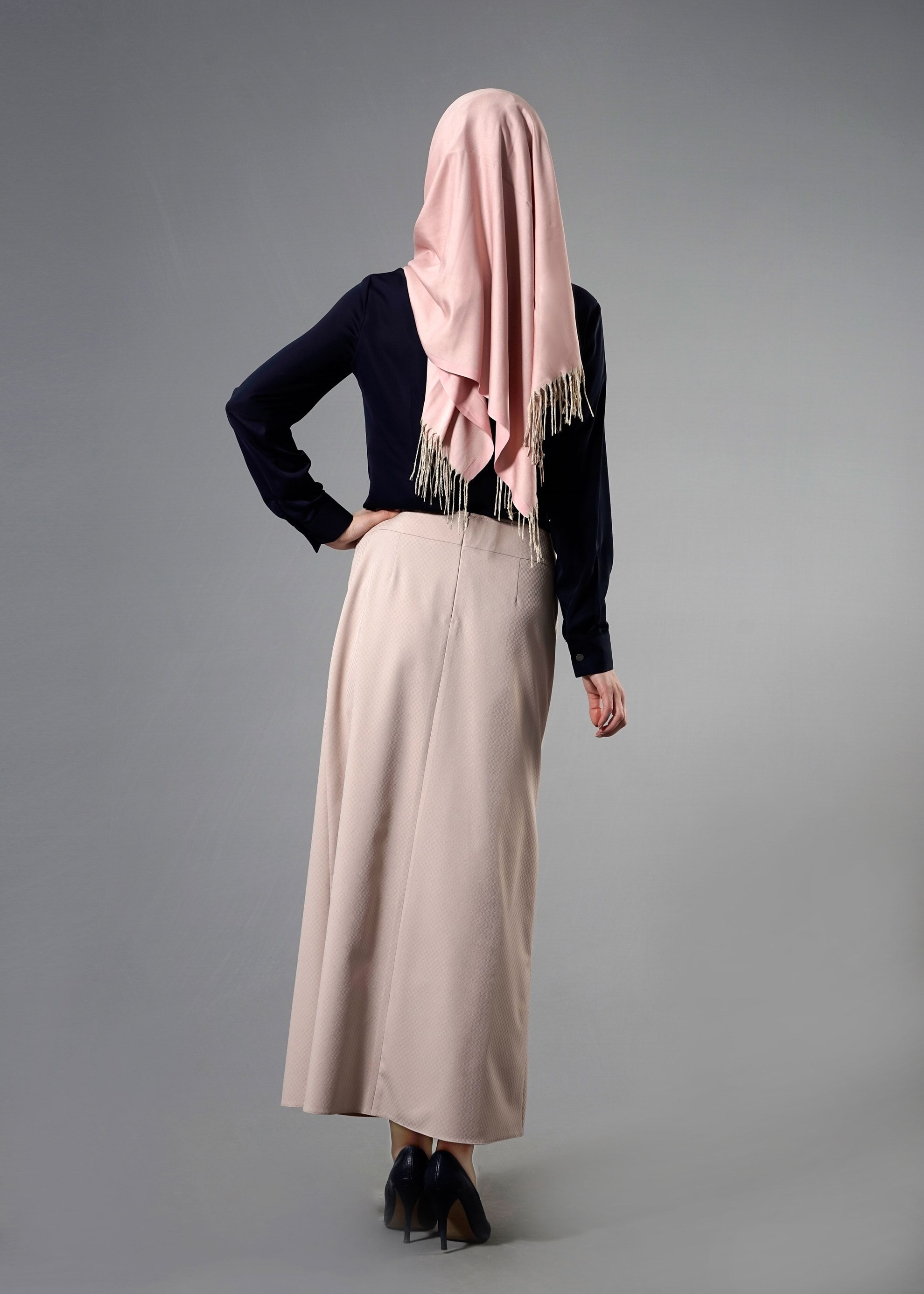 Tesettür giyim LACİVERT NAKIŞ DETAYLI MANŞETLERİ DÜĞMELİ BLUZ 4476