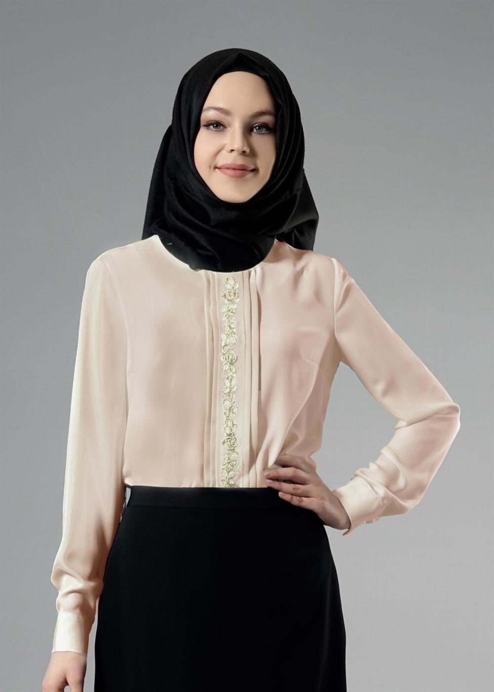 Tesettür giyim BEJ NAKIŞ DETAYLI MANŞETLERİ DÜĞMELİ BLUZ 4476