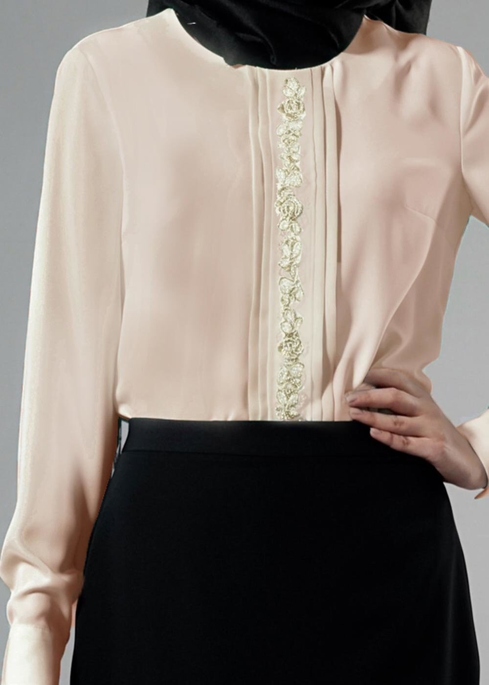 Tesettür giyim BEJ NAKIŞ DETAYLI MANŞETLERİ DÜĞMELİ BLUZ 4476