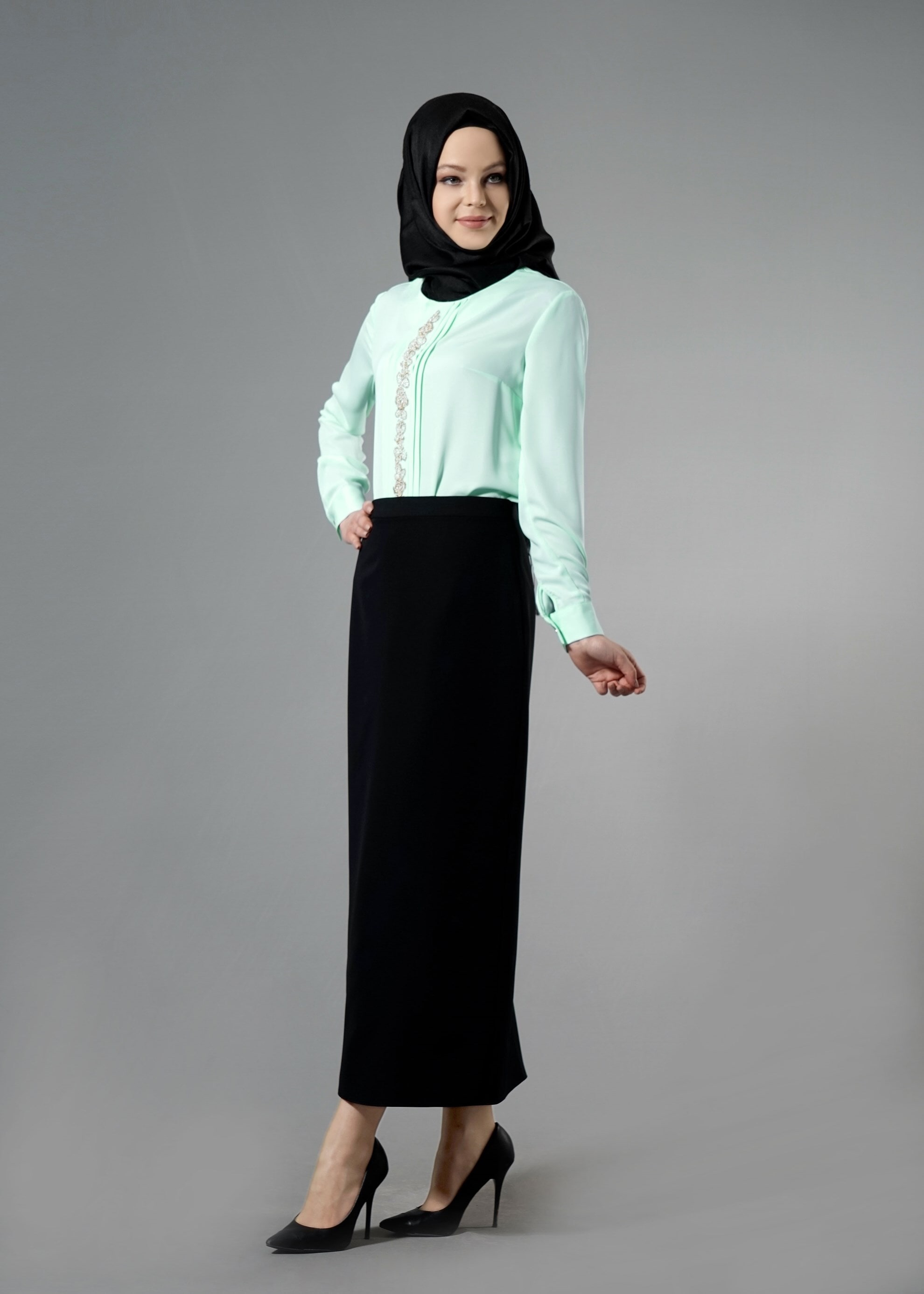 Tesettür giyim YEŞİL NAKIŞ DETAYLI MANŞETLERİ DÜĞMELİ BLUZ 4476