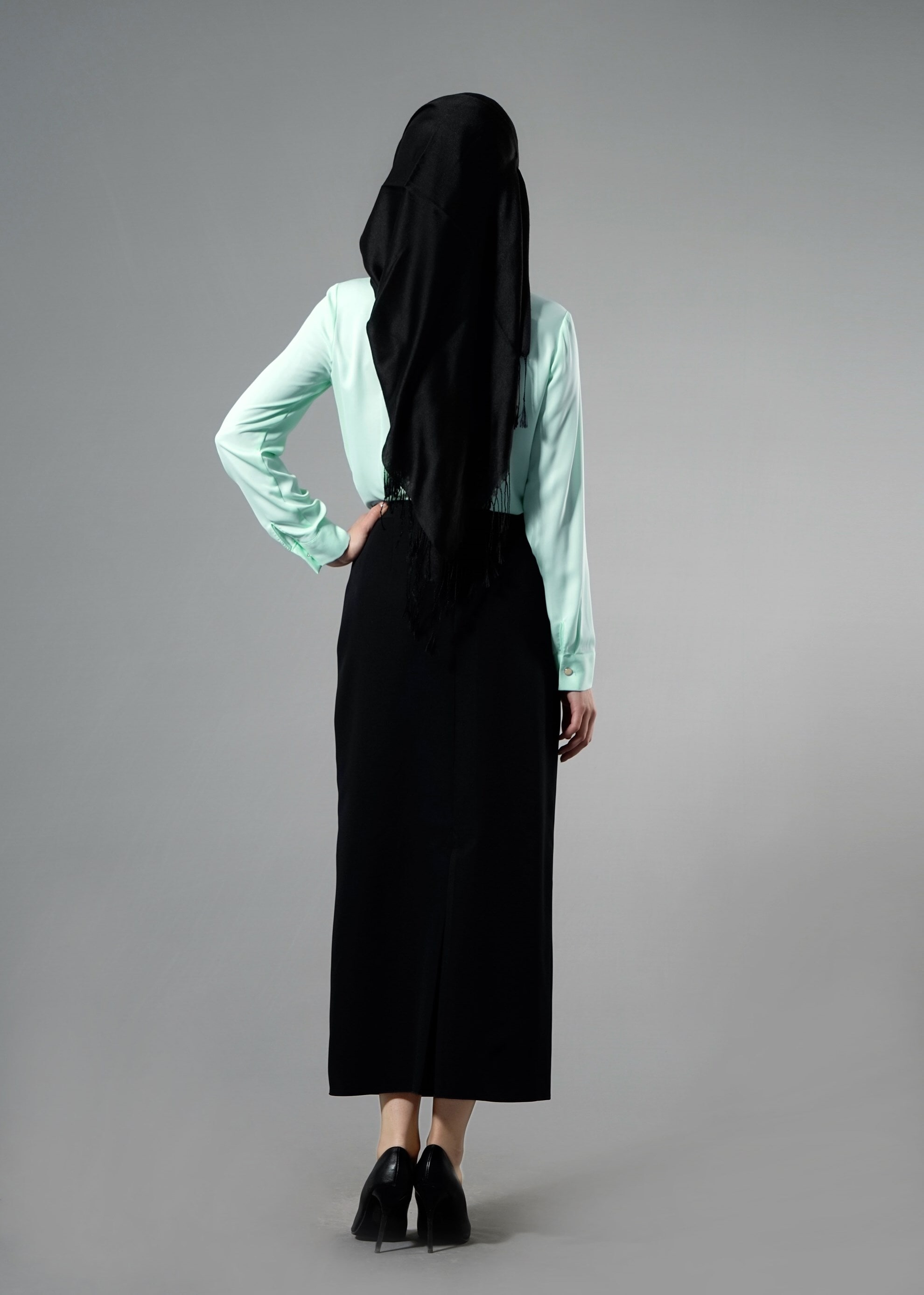 Tesettür giyim YEŞİL NAKIŞ DETAYLI MANŞETLERİ DÜĞMELİ BLUZ 4476