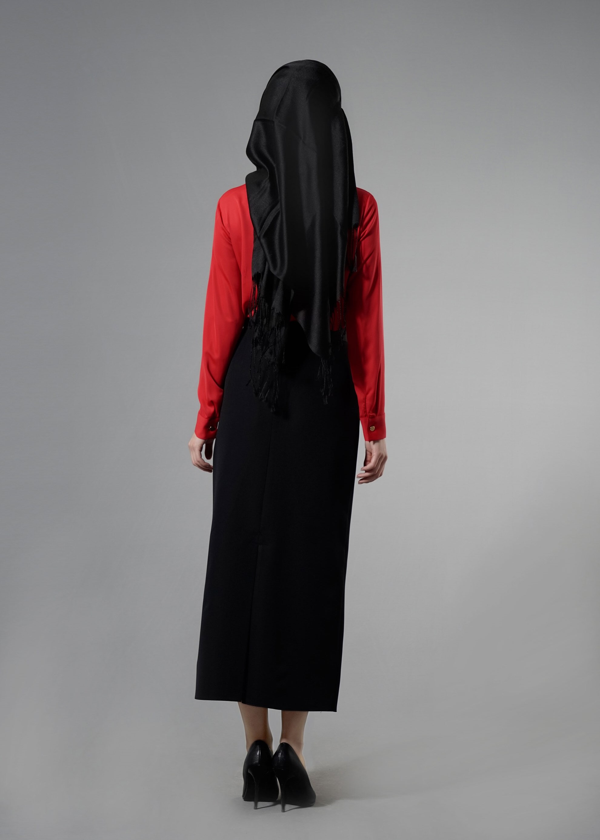 Tesettür giyim KIRMIZI NAKIŞ DETAYLI MANŞETLERİ DÜĞMELİ BLUZ 4476