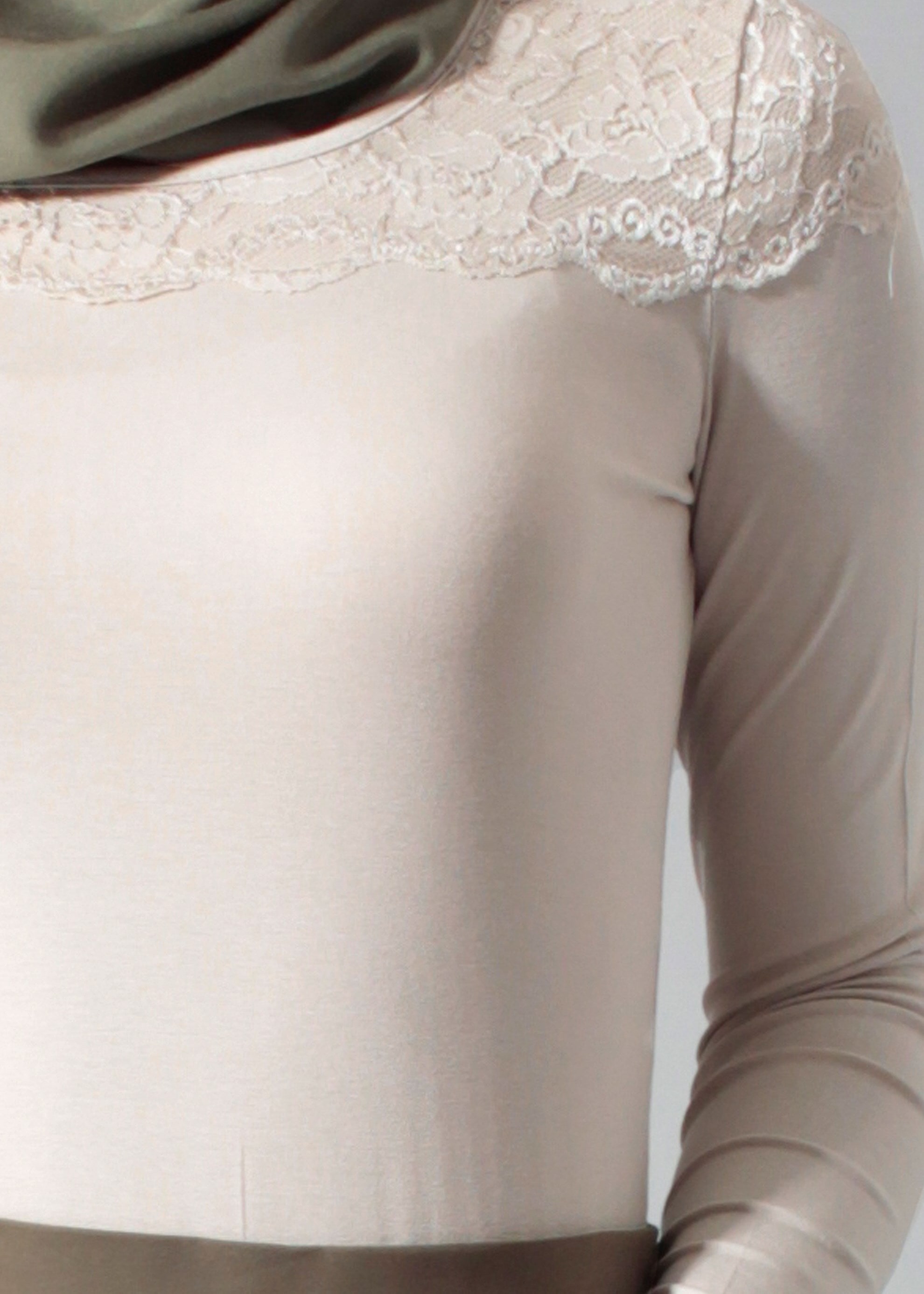 Tesettür giyim BEJ NAKIŞ DETAYLI BLUZ 4562