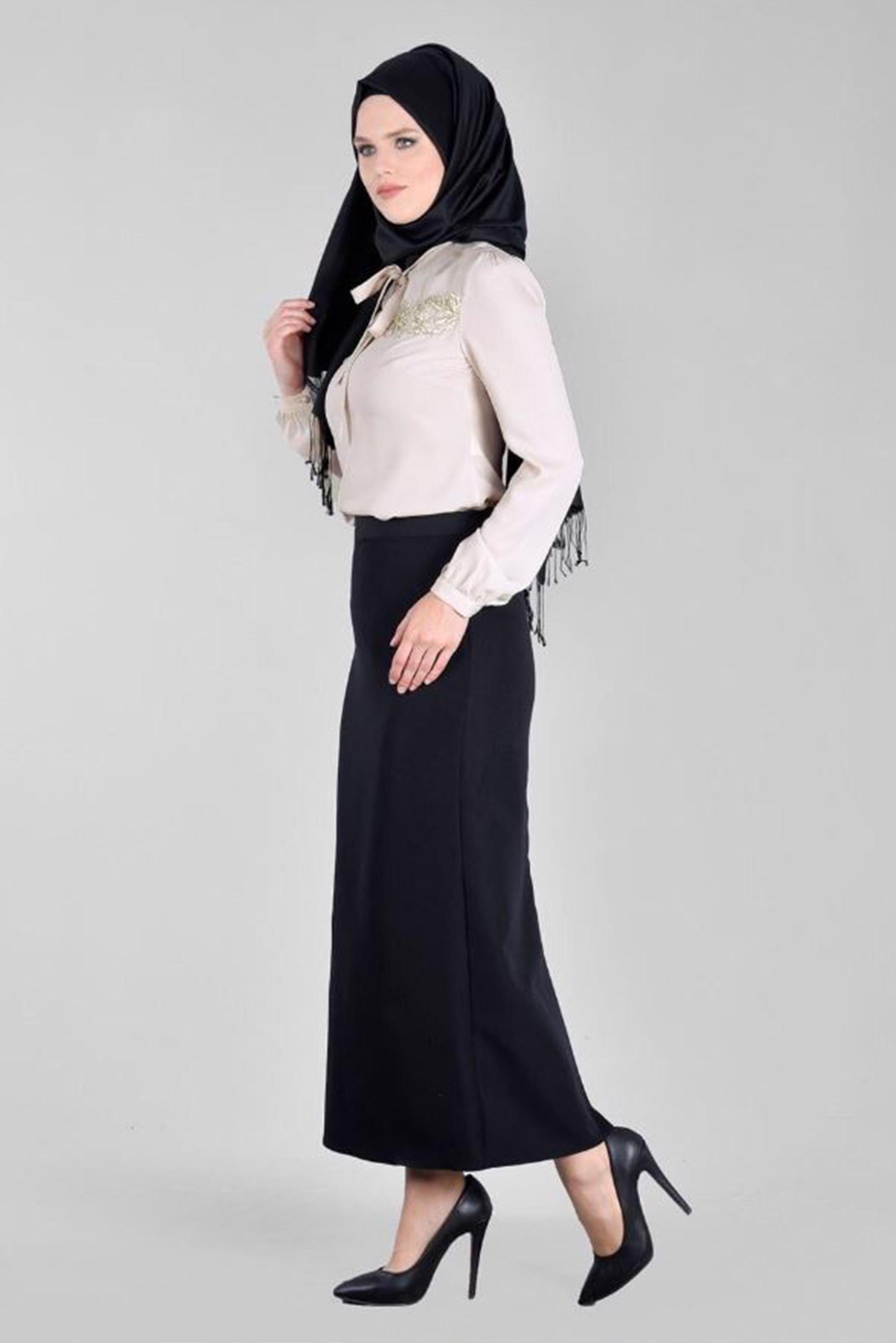 Tesettür giyim BEJ YAKASI BAĞLAMA DETAYLI NAKIŞLI BLUZ 4588 