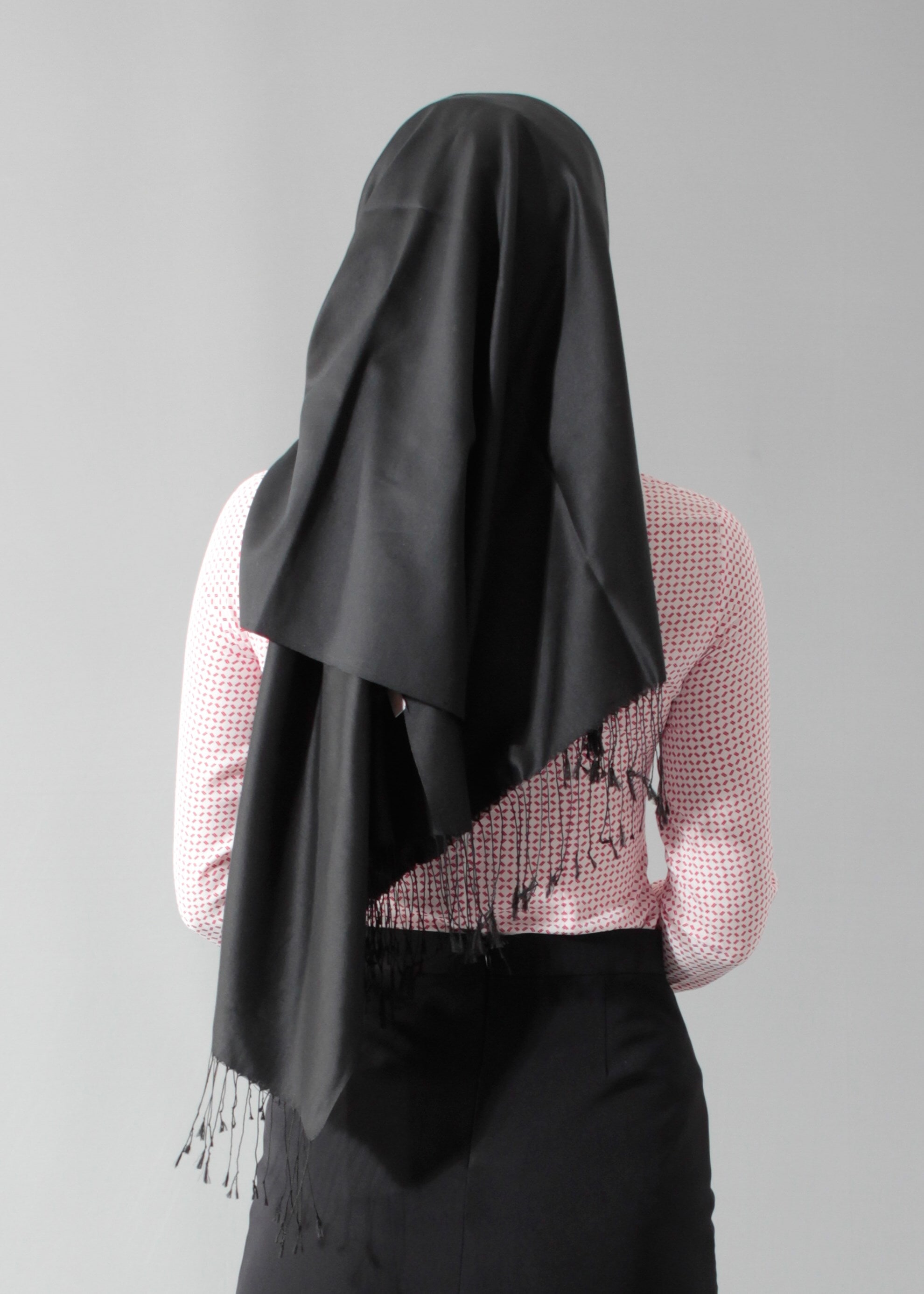 Tesettür giyim BEJ YAKASI BAĞLAMALI DESENLİ BLUZ 4682