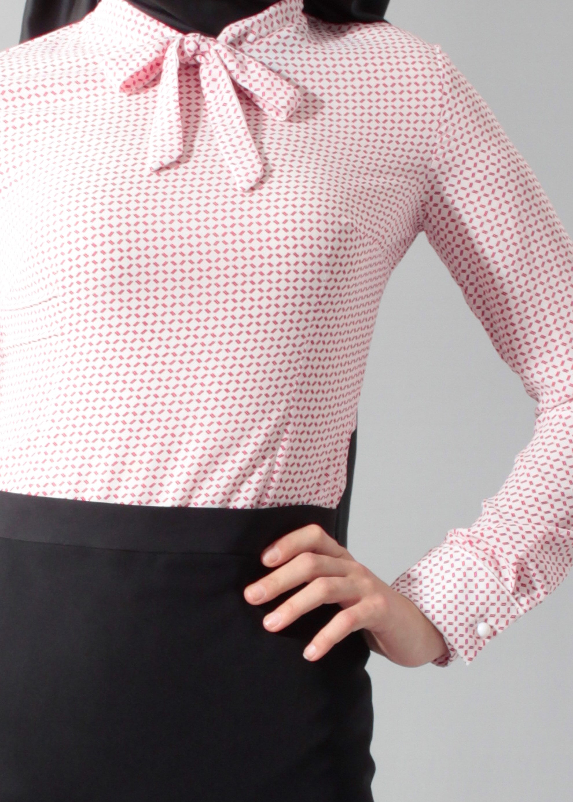 Tesettür giyim BEJ YAKASI BAĞLAMALI DESENLİ BLUZ 4682