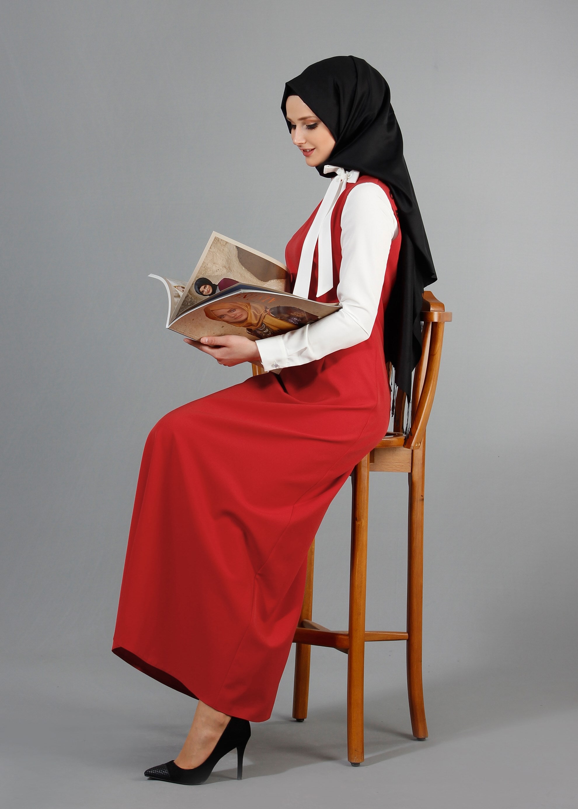 Tesettür giyim KIRMIZI YAKASI BAĞLAMALI İŞLEMELİ ELBİSE 4145