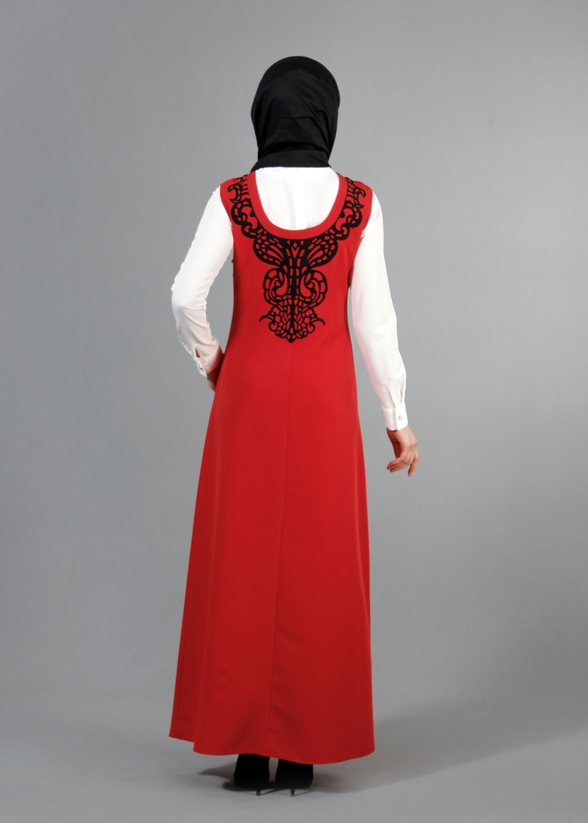 Tesettür giyim KIRMIZI YAKASI BAĞLAMALI İŞLEMELİ ELBİSE 4145