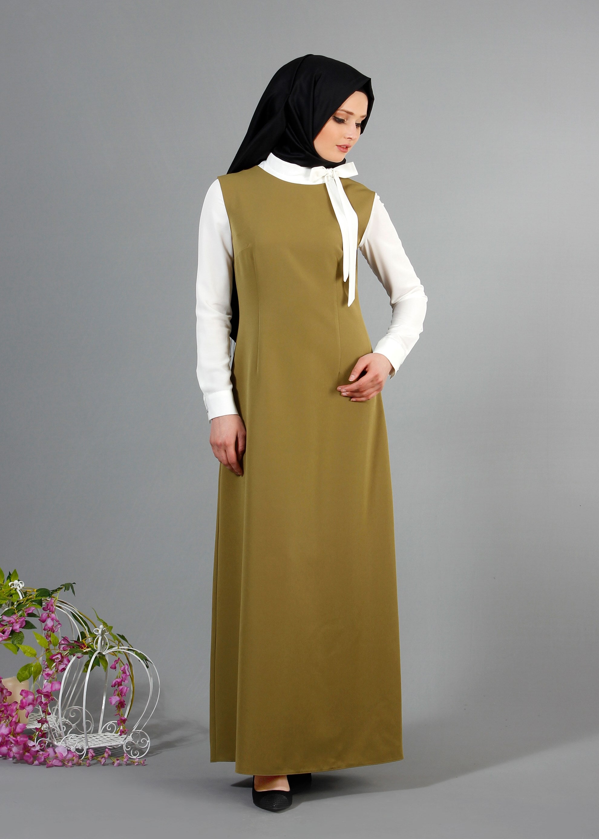 Tesettür giyim YEŞİL YAKASI BAĞLAMALI İŞLEMELİ ELBİSE 4145