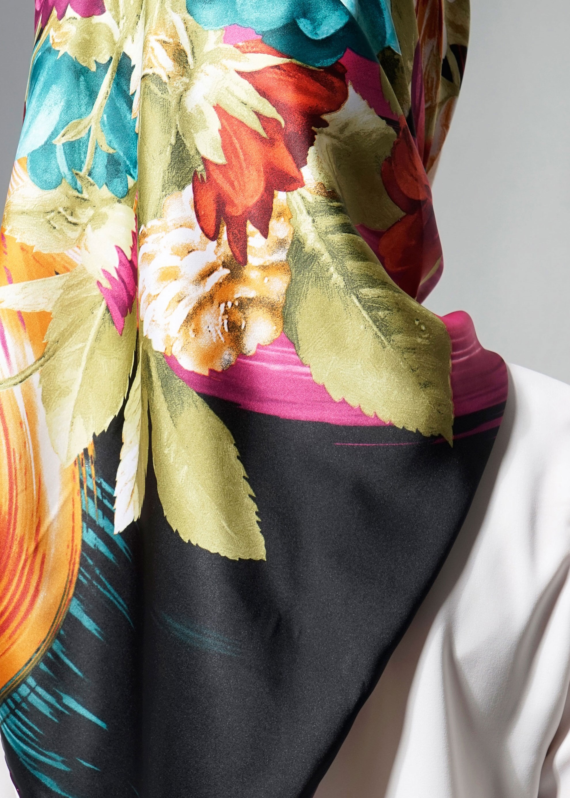 Tesettür giyim SİYAH 12607 ALVİNA DESENLİ EŞARP