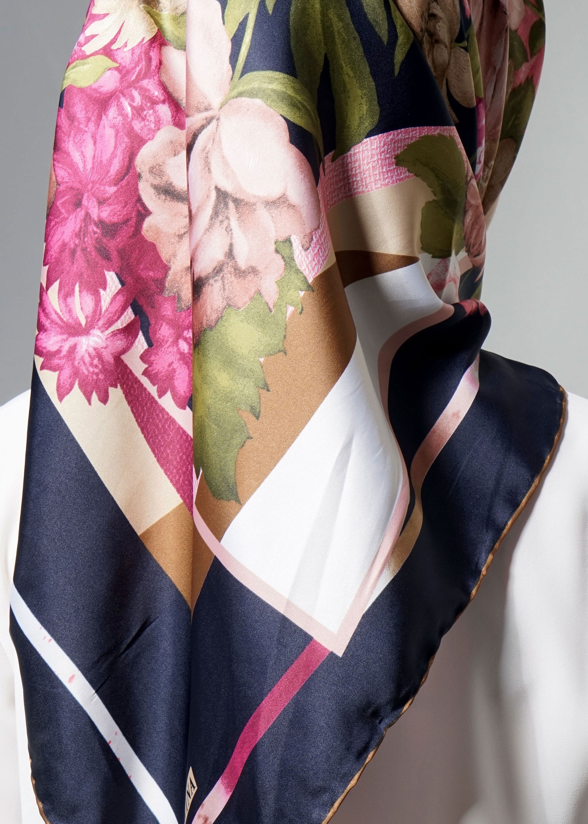 Tesettür giyim LACİVERT 12608 ALVİNA DESENLİ EŞARP