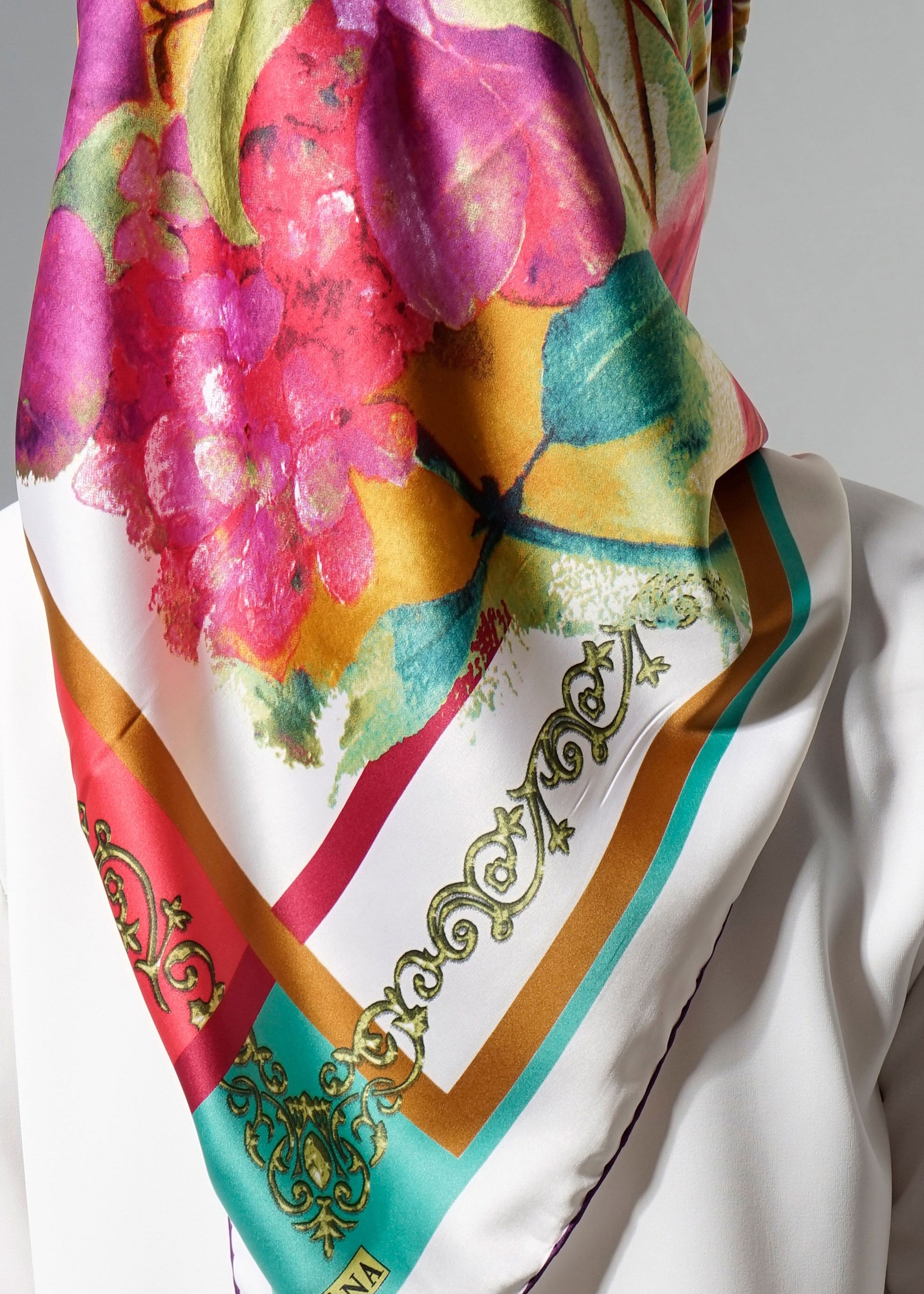 Tesettür giyim EKRU 12621 ALVİNA DESENLİ EŞARP