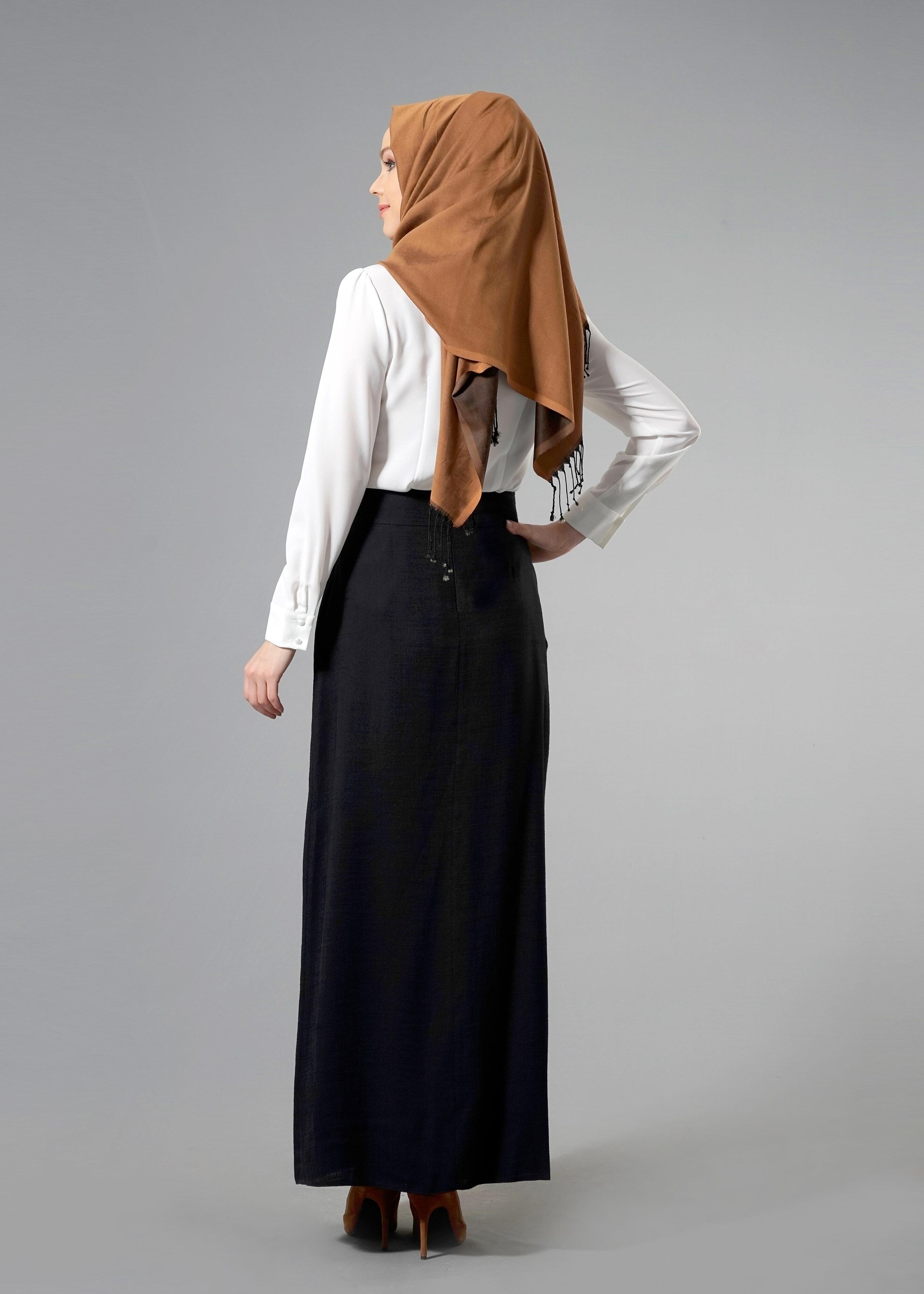 Tesettür giyim SİYAH CEPLİ DÜZ KESİM ETEK 6869