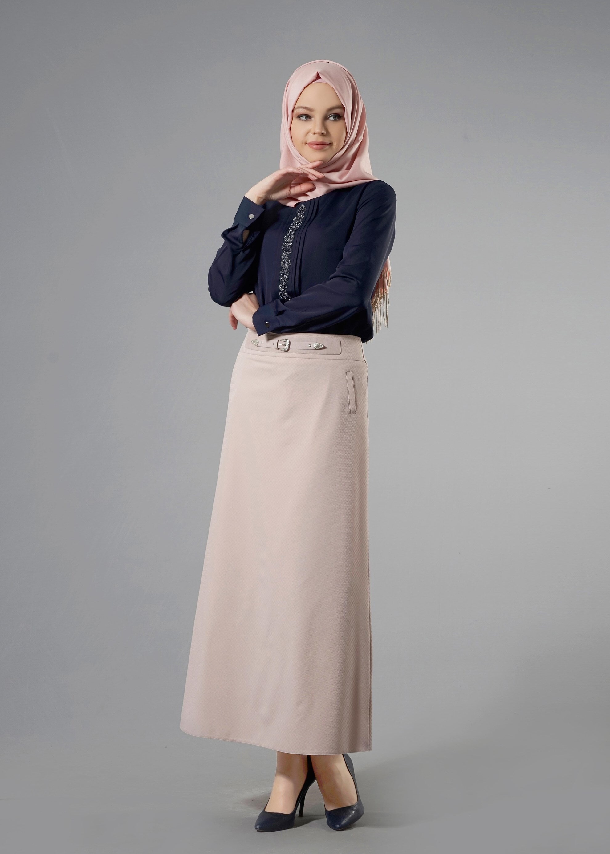 Tesettür giyim BEJ DÜZ KESİM METAL AKSEUARLI ETEK 6880