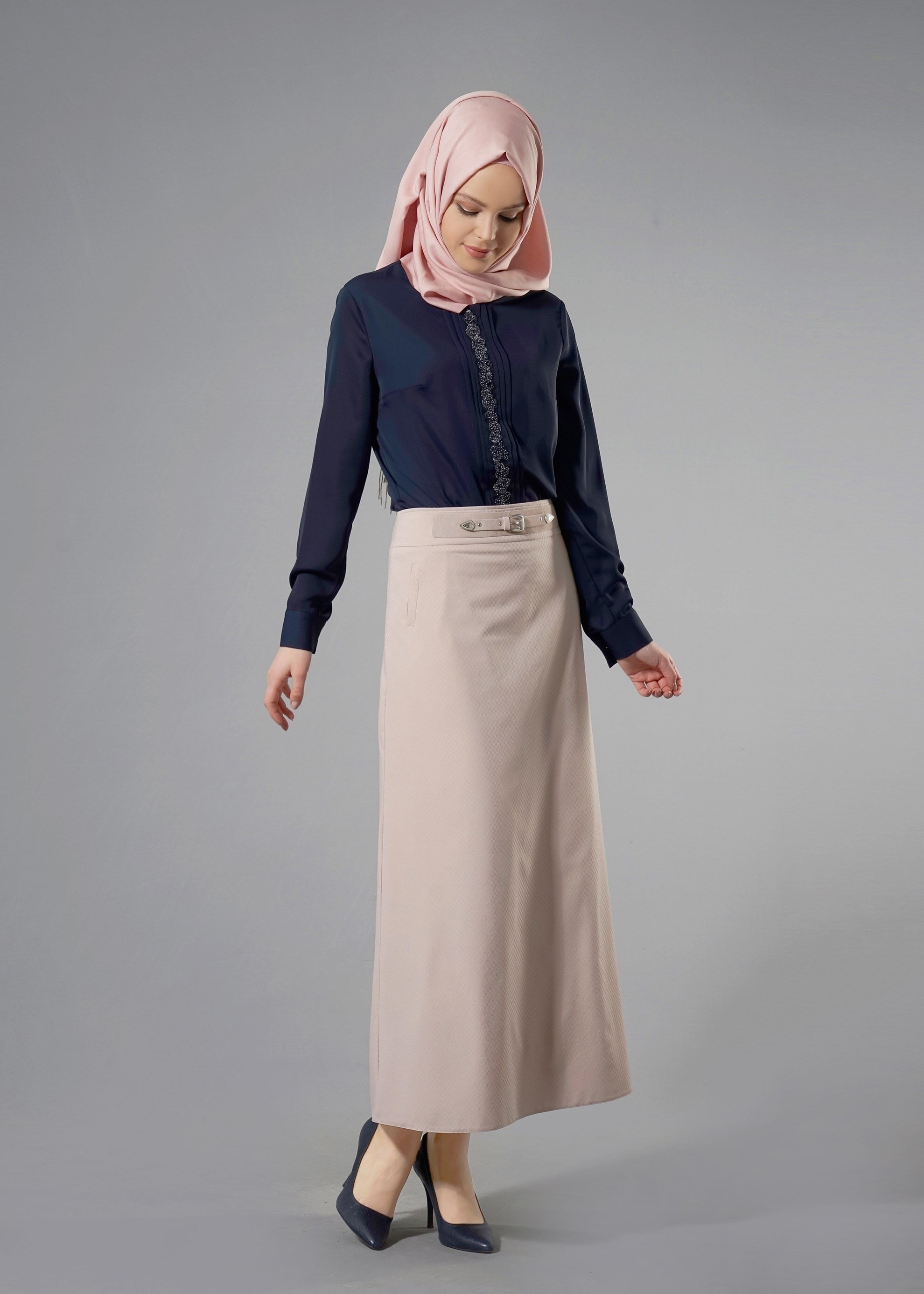 Tesettür giyim BEJ DÜZ KESİM METAL AKSEUARLI ETEK 6880