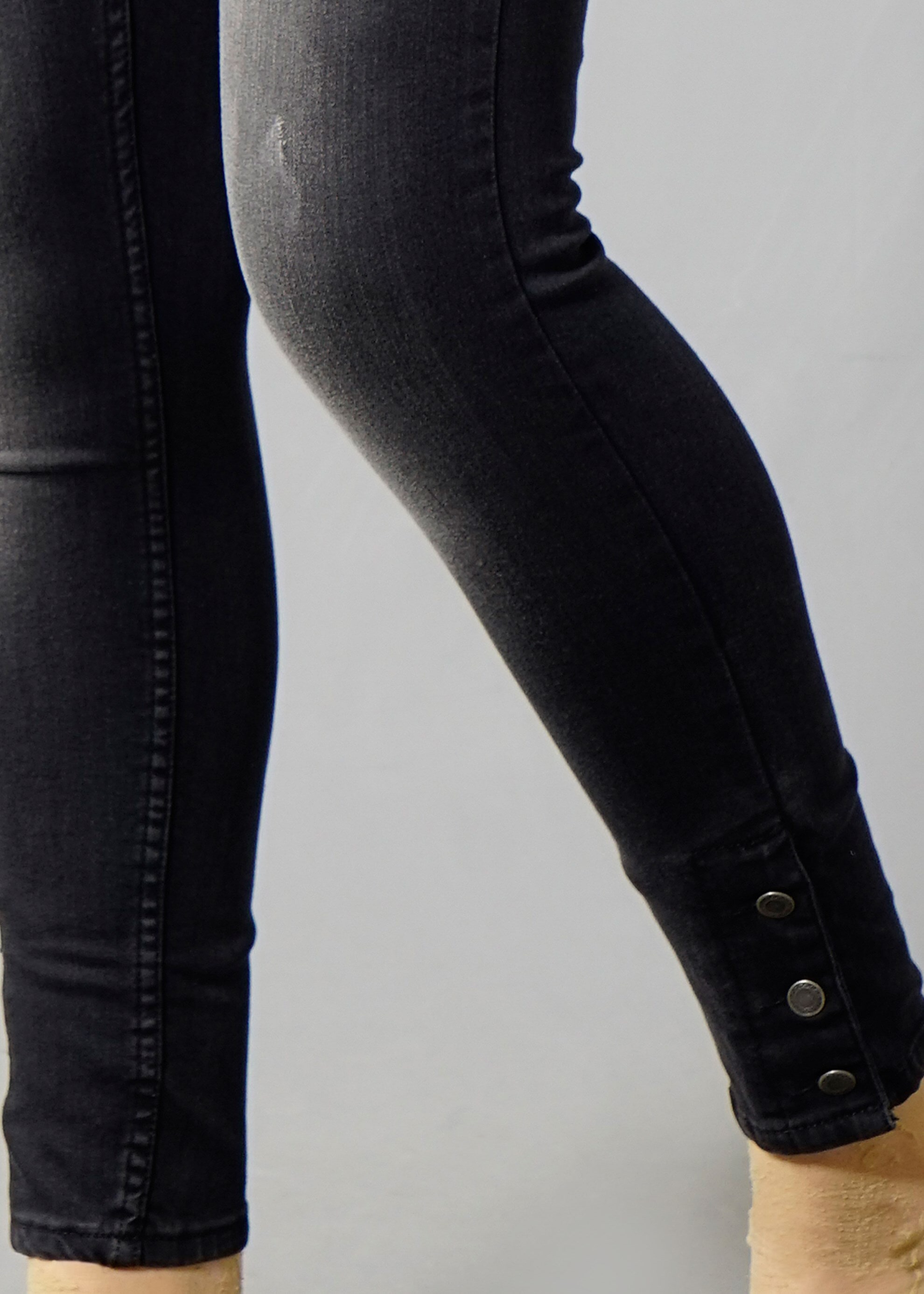 Tesettür giyim SİYAH DÜĞME DETAYLI PAMUKLU DENİM PANTOLON 7986