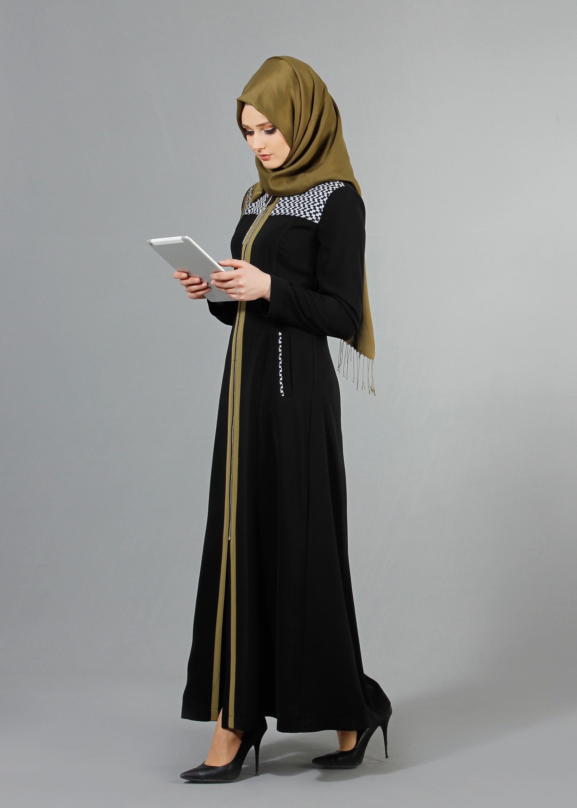 Tesettür giyim SİYAH 1708 Farah Tesettür Pardesü 38/48 TEK40