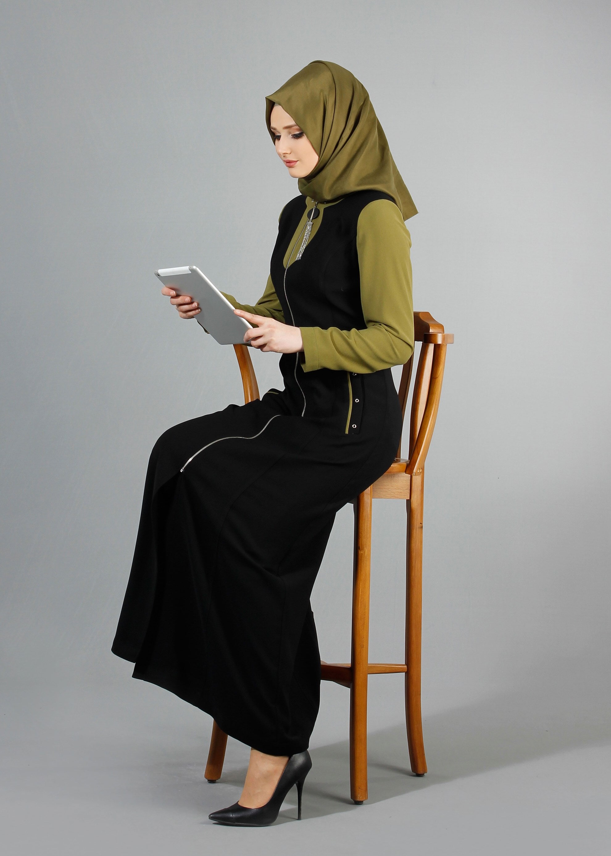 Tesettür giyim SİYAH 1736  Duru Crep Tesettür Pardesü  38/46 TEK38