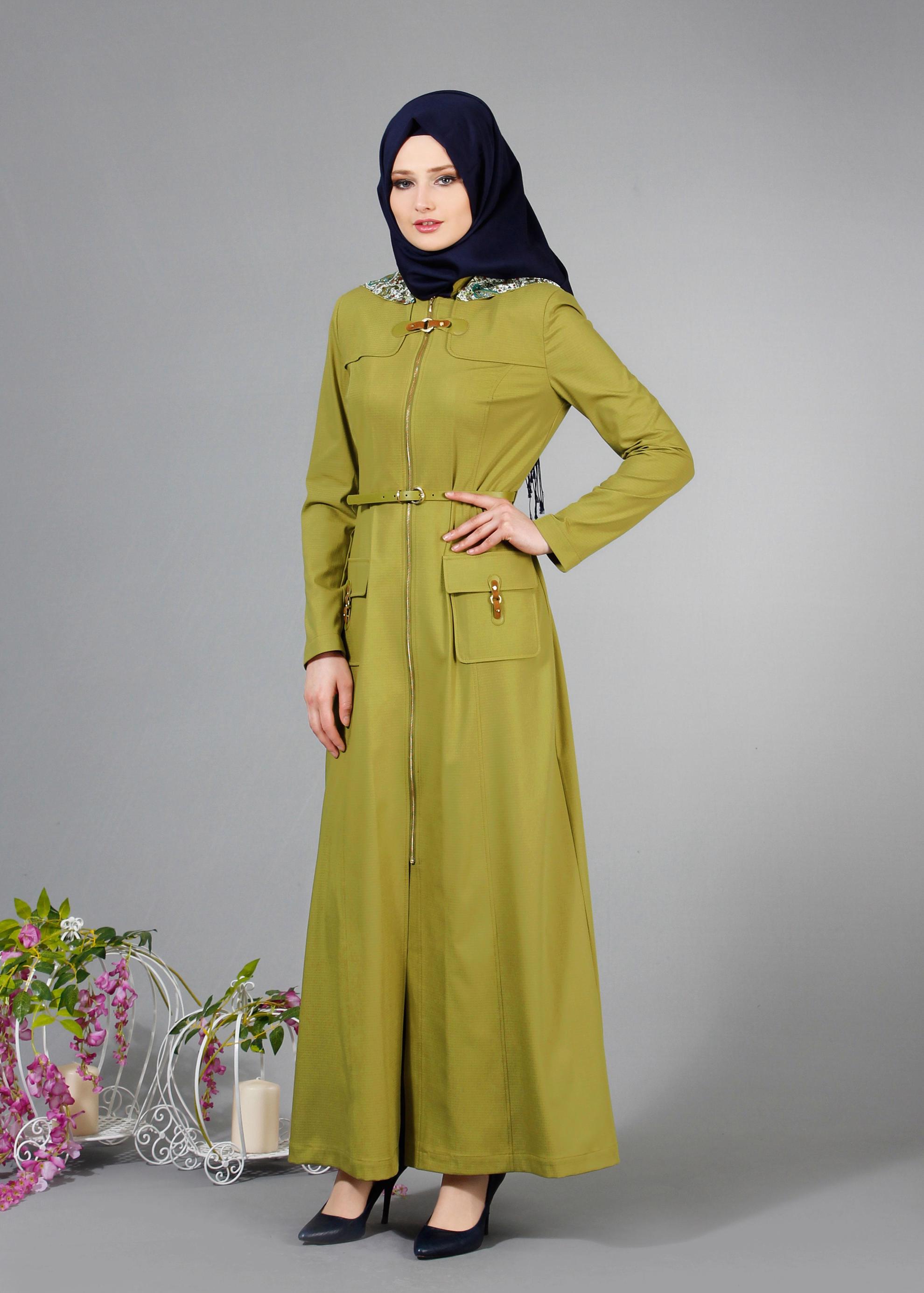 Tesettür giyim YEŞİL KAPÜŞONU DESENLİ FERMUARLI KEMERLİ PARDESÜ 1764 