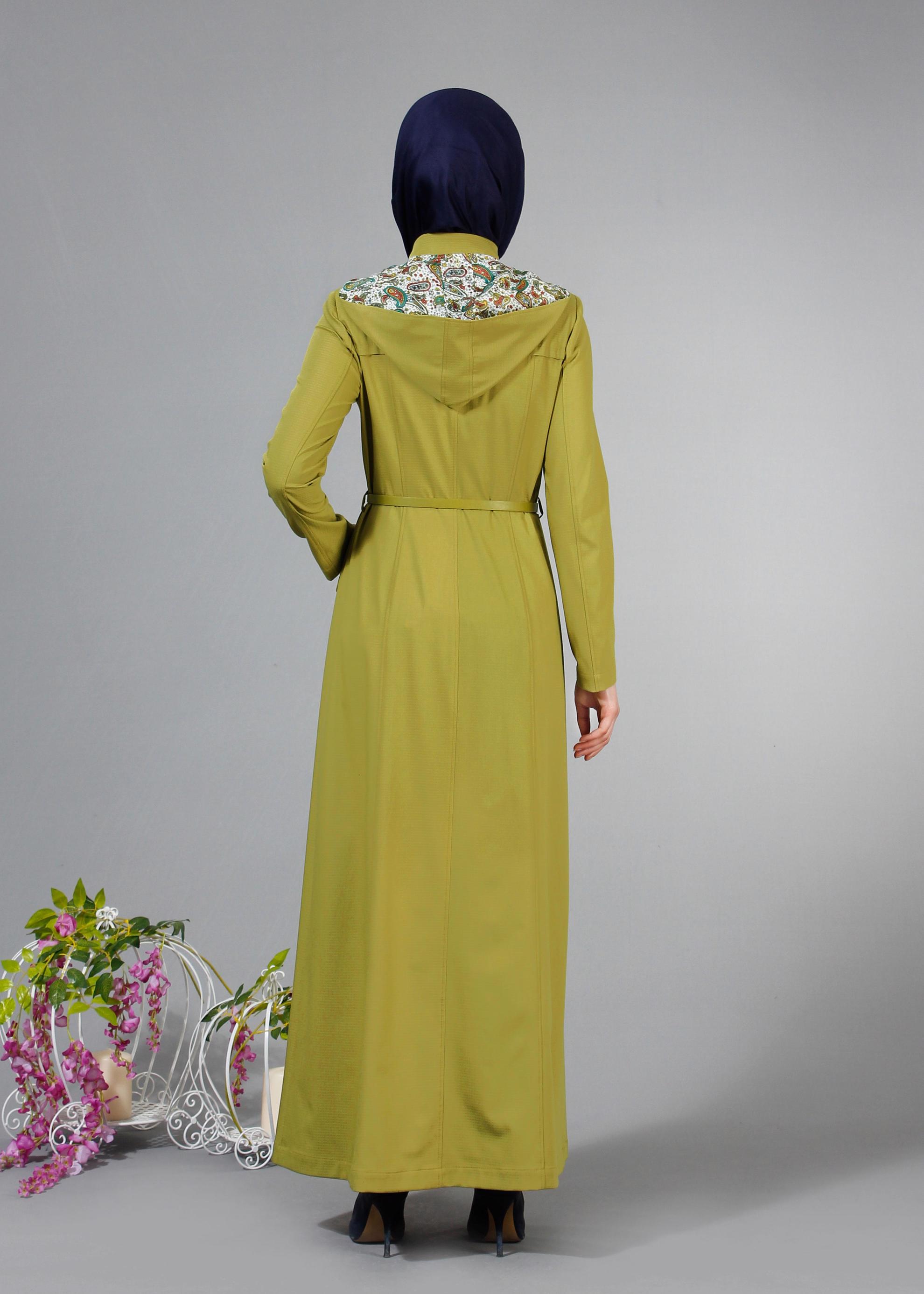 Tesettür giyim YEŞİL KAPÜŞONU DESENLİ FERMUARLI KEMERLİ PARDESÜ 1764 