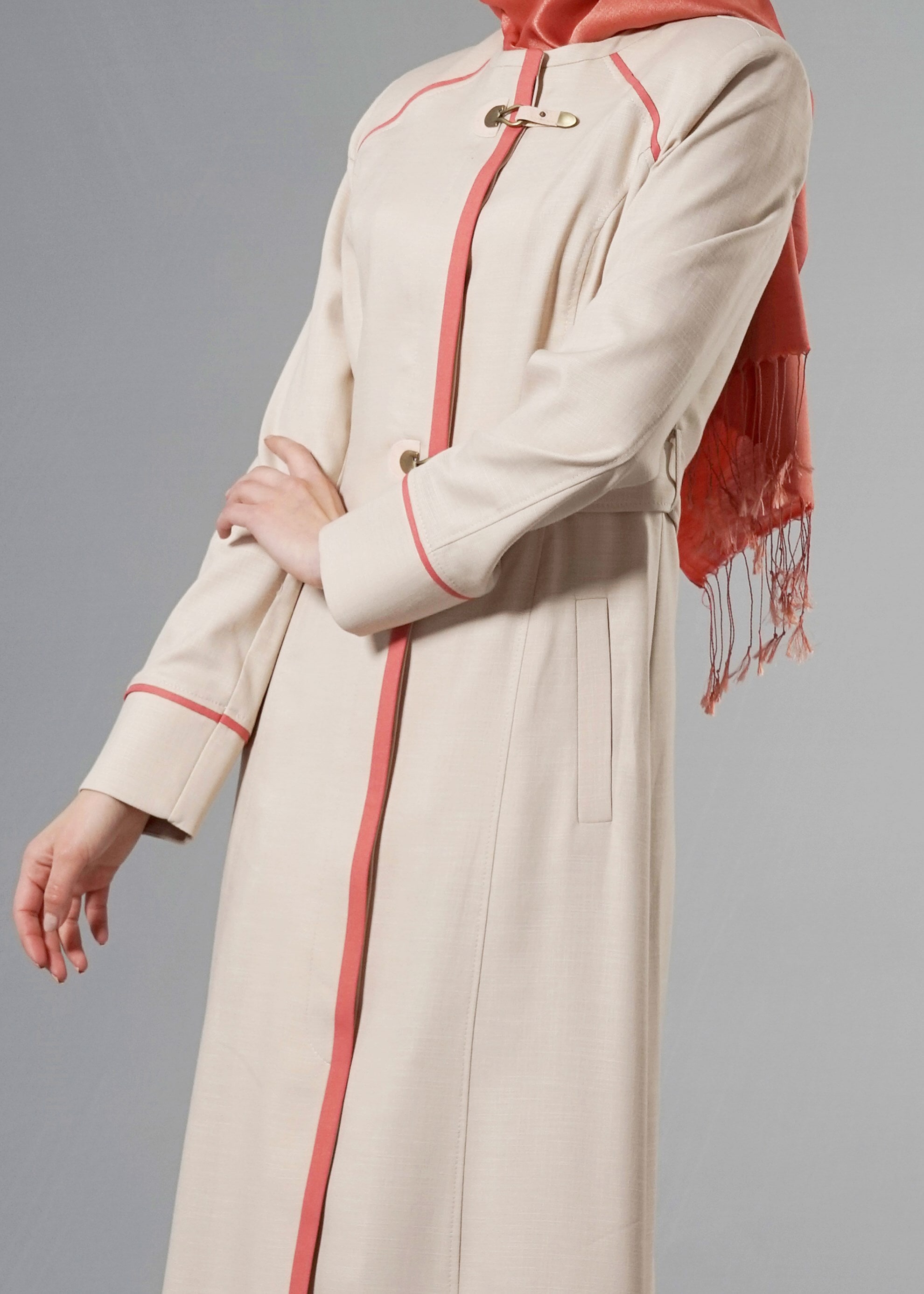 Tesettür giyim BEJ RENKLİ ŞERİT DETAYLI CEPLİ PARDESÜ 1766 