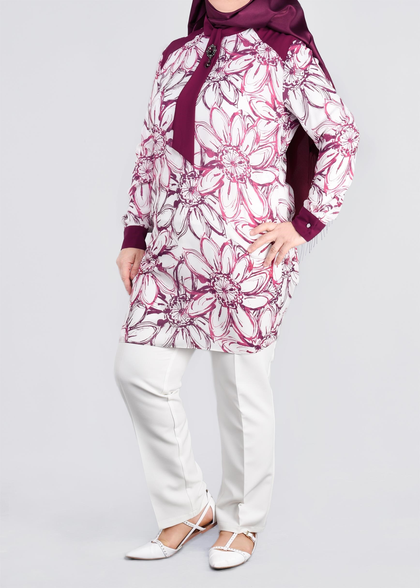 Tesettür giyim FUŞYA BROŞ DETAYLI ÇİÇEKLİ TUNİK 2584 