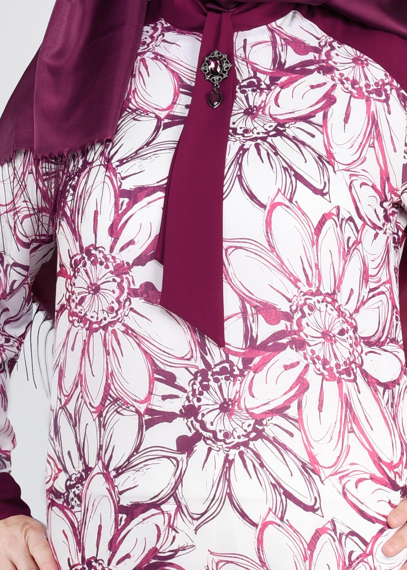 Tesettür giyim FUŞYA BROŞ DETAYLI ÇİÇEKLİ TUNİK 2584 