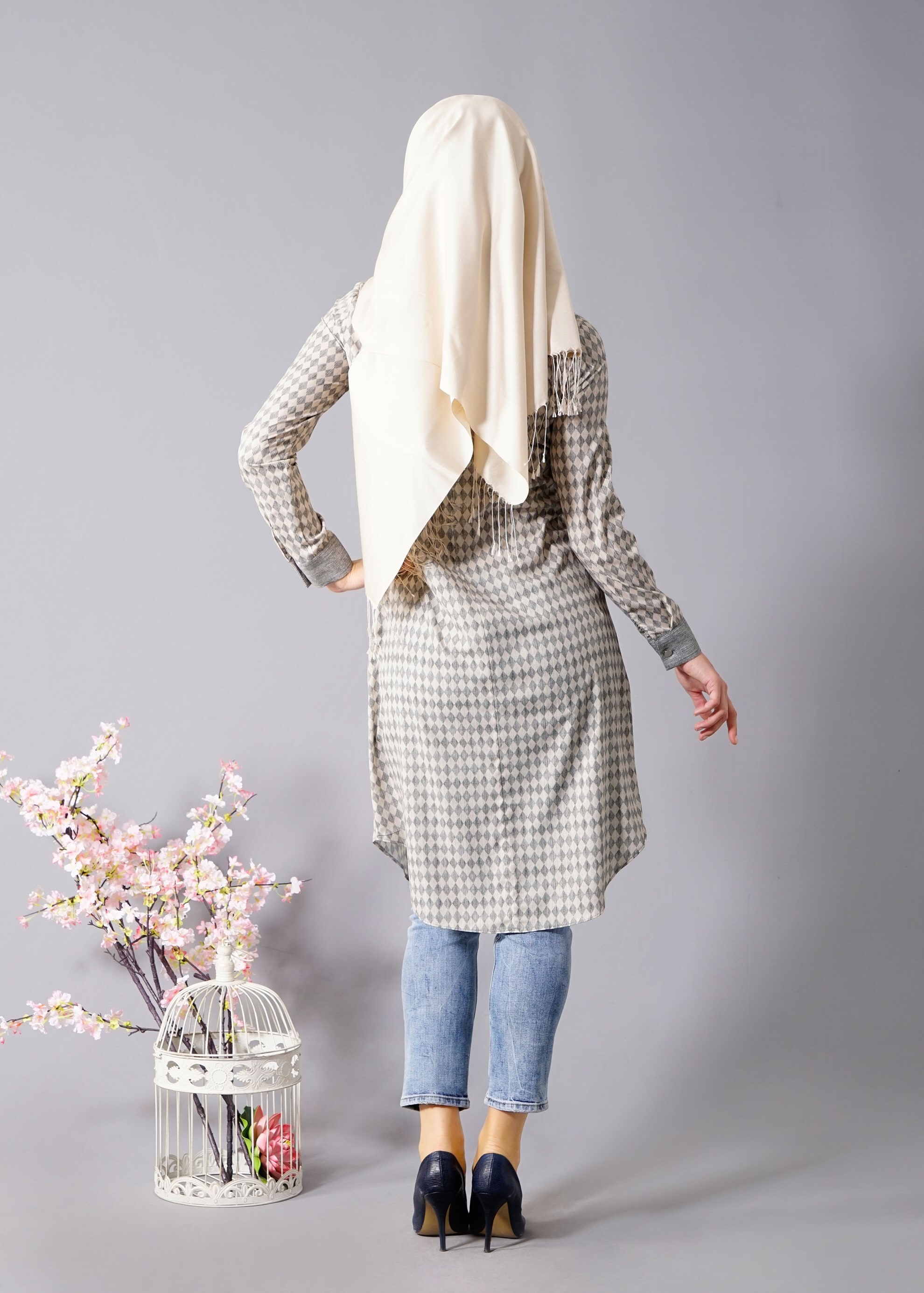 Tesettür giyim GRİ DESENLİ GÖMLEK YAKA TUNİK  4689 