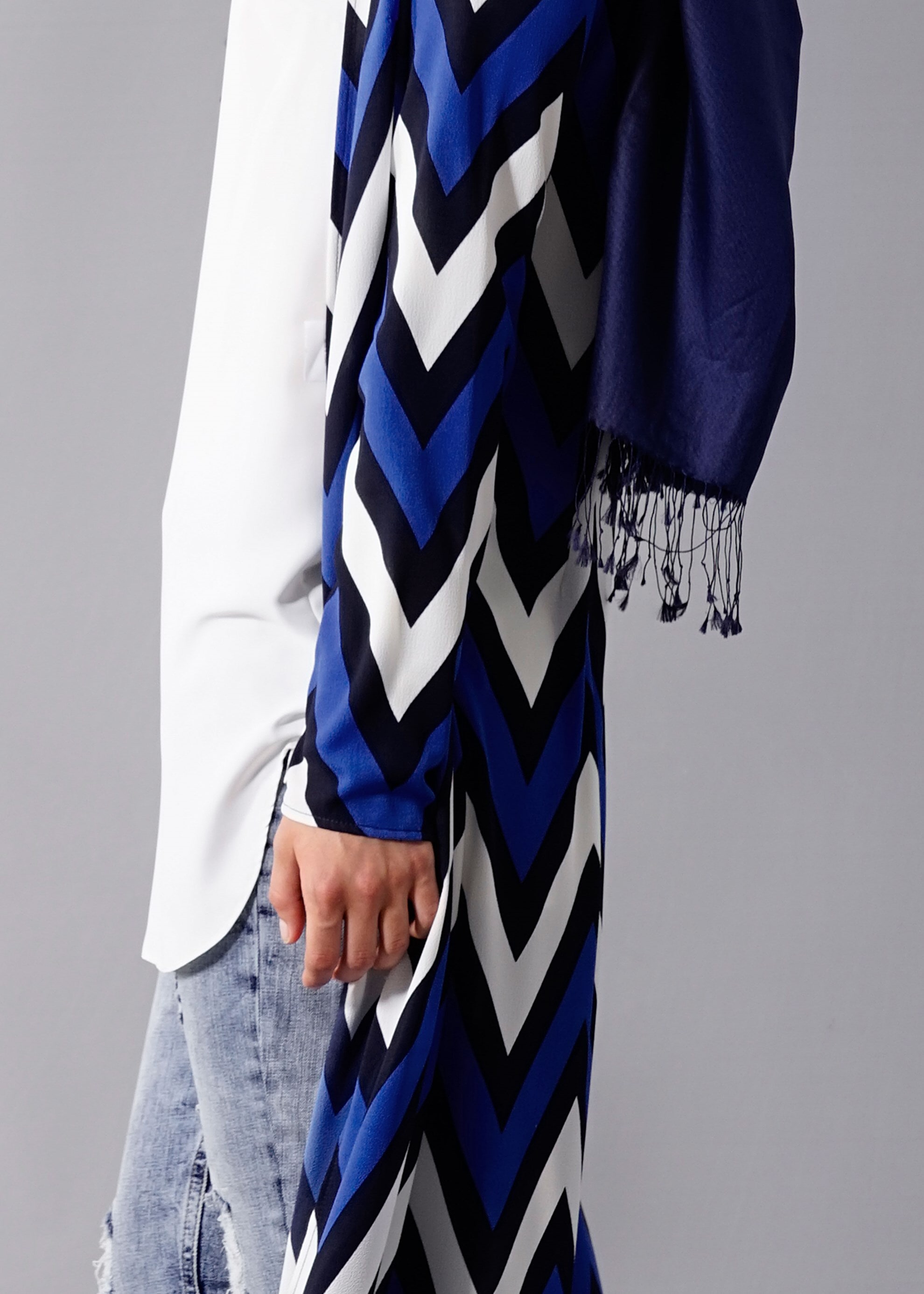 Tesettür giyim LACİVERT DESENLİ PÜSKÜLLÜ TUNİK 4696