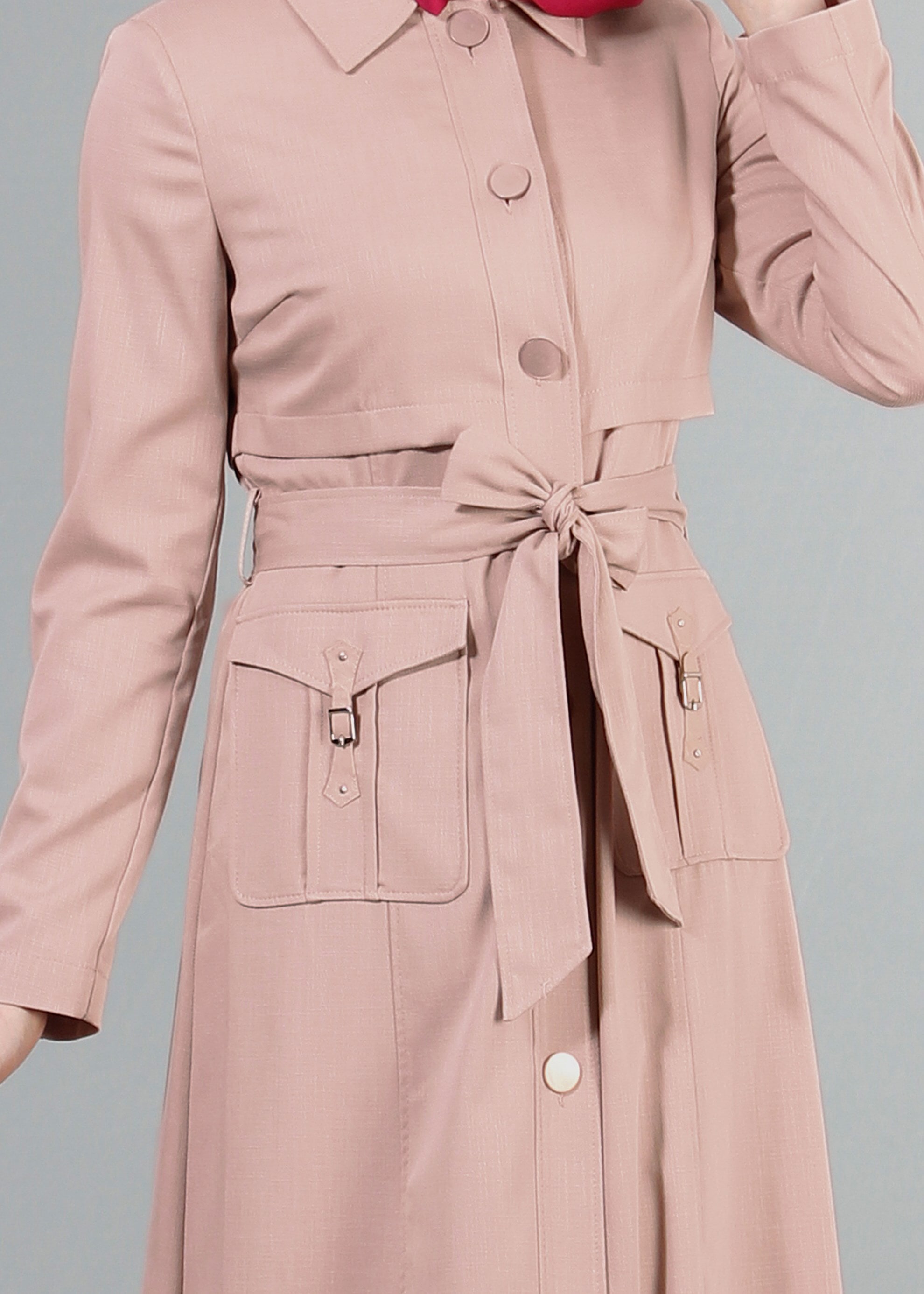 Tesettür giyim PUDRA DÜĞMELİ CEPLİ KUŞAKLI TRENÇKOT 1744 