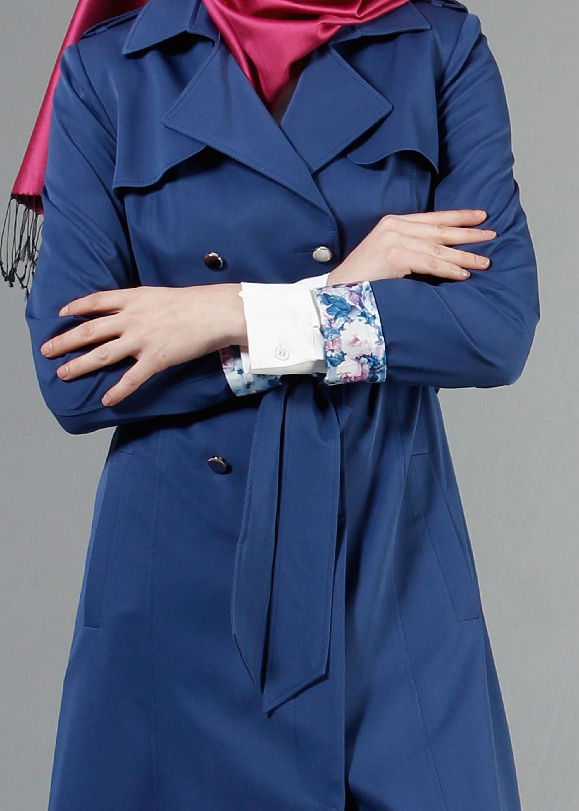 Tesettür giyim LACİVERT KRUVAZE YAKA DÜĞMELİ KUŞAKLI TRENÇKOT 1756 