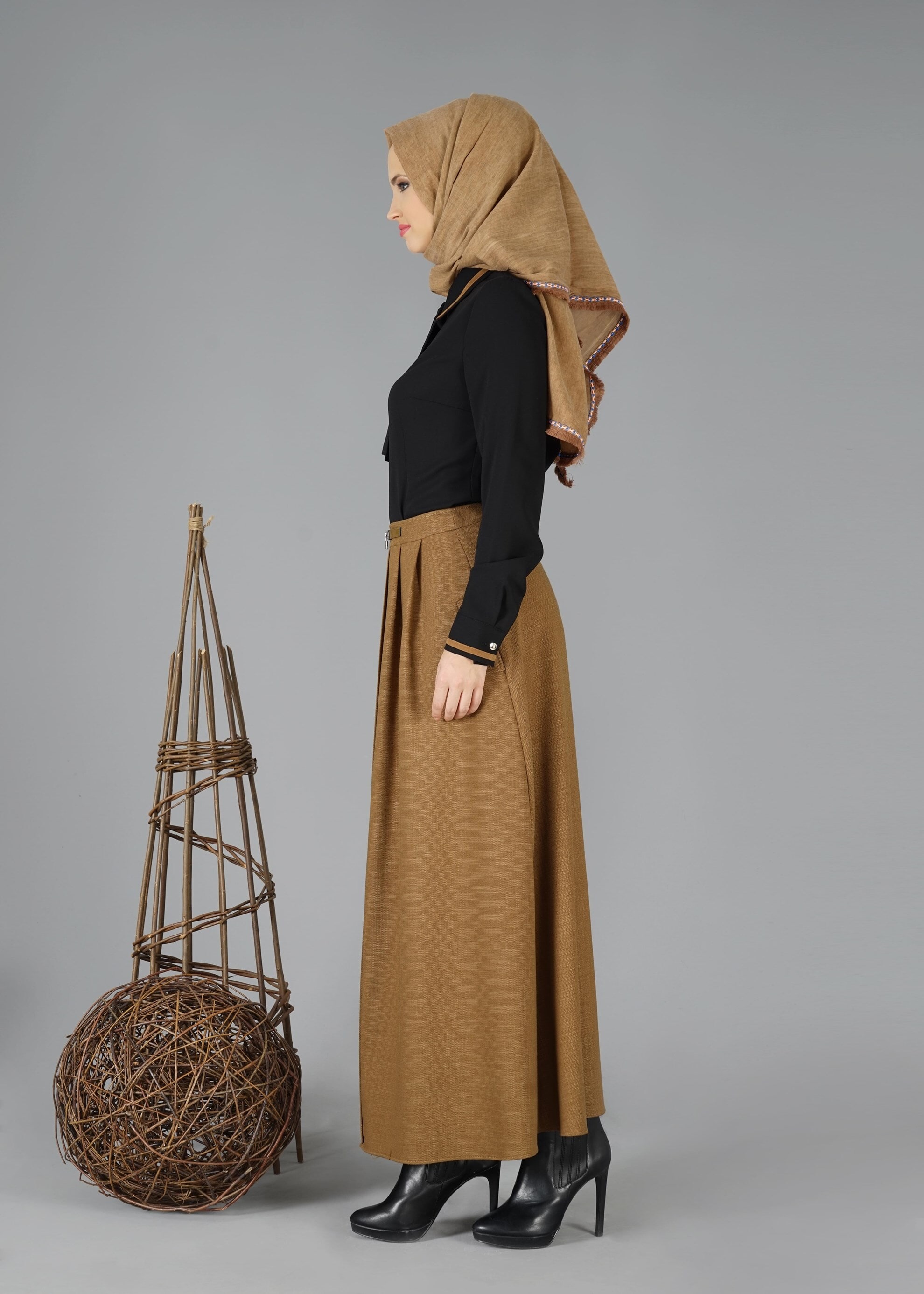 Tesettür giyim SİYAH YAKASI BAĞLAMALI BLUZ 4720 