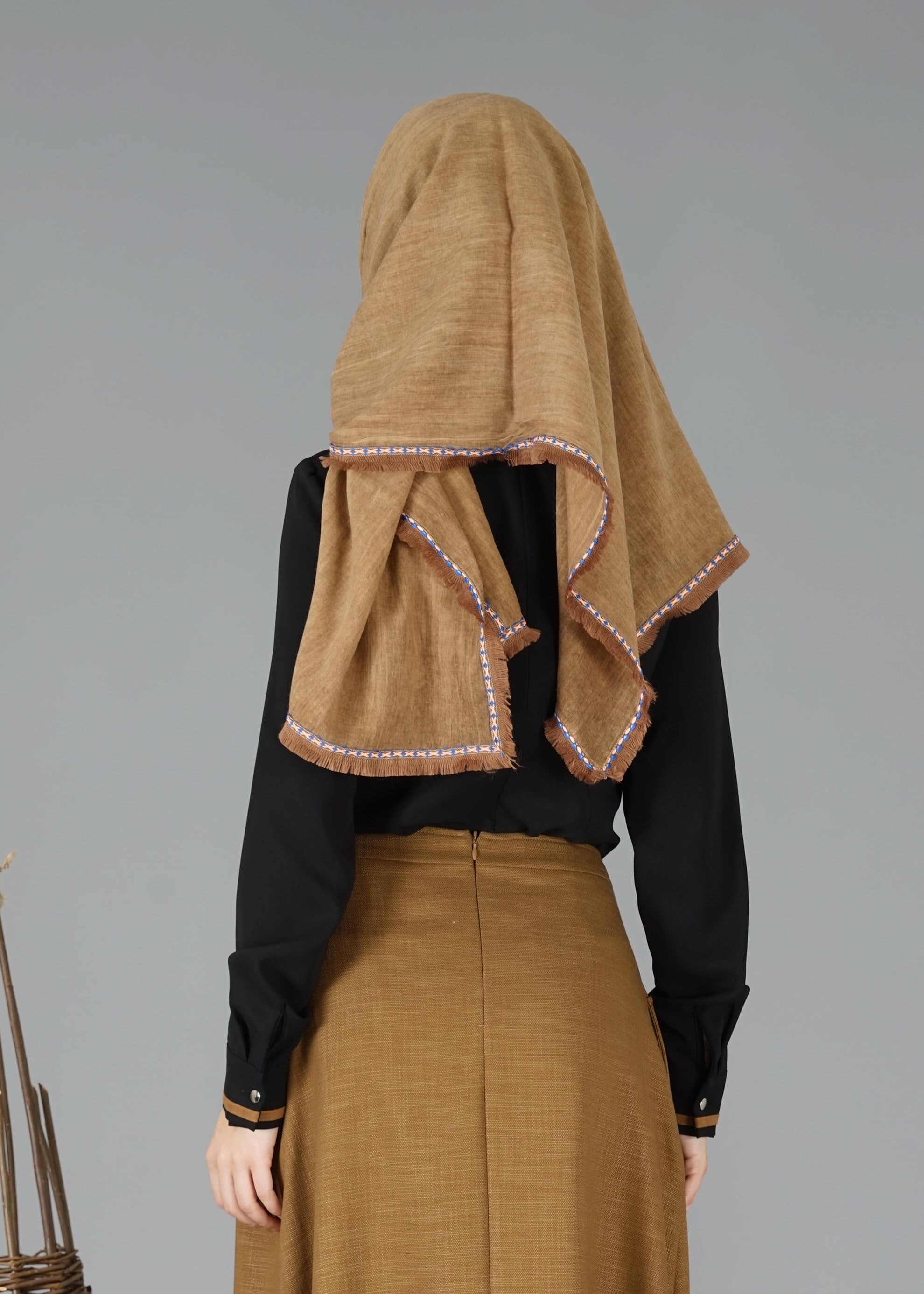 Tesettür giyim SİYAH YAKASI BAĞLAMALI BLUZ 4720 