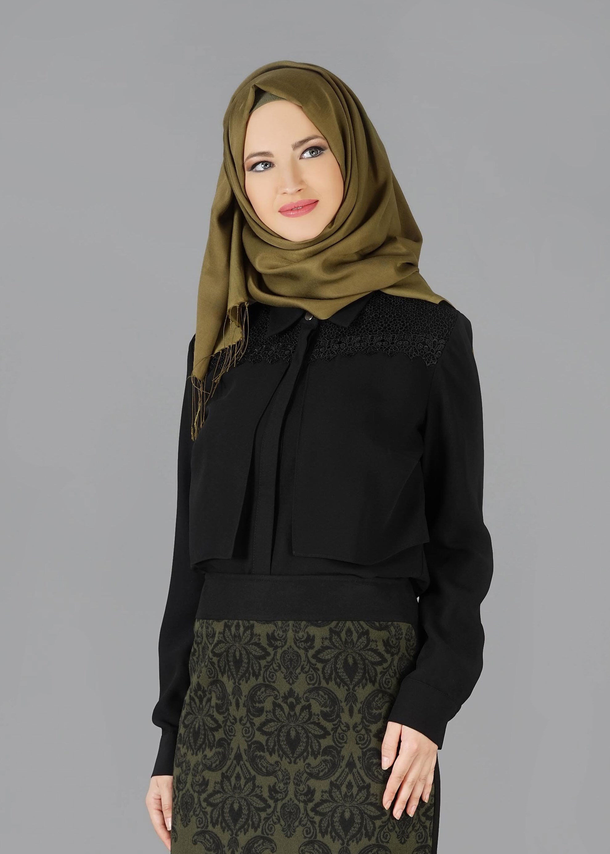 Tesettür giyim SİYAH GÜPÜR DETAYLI BLUZ 4746 