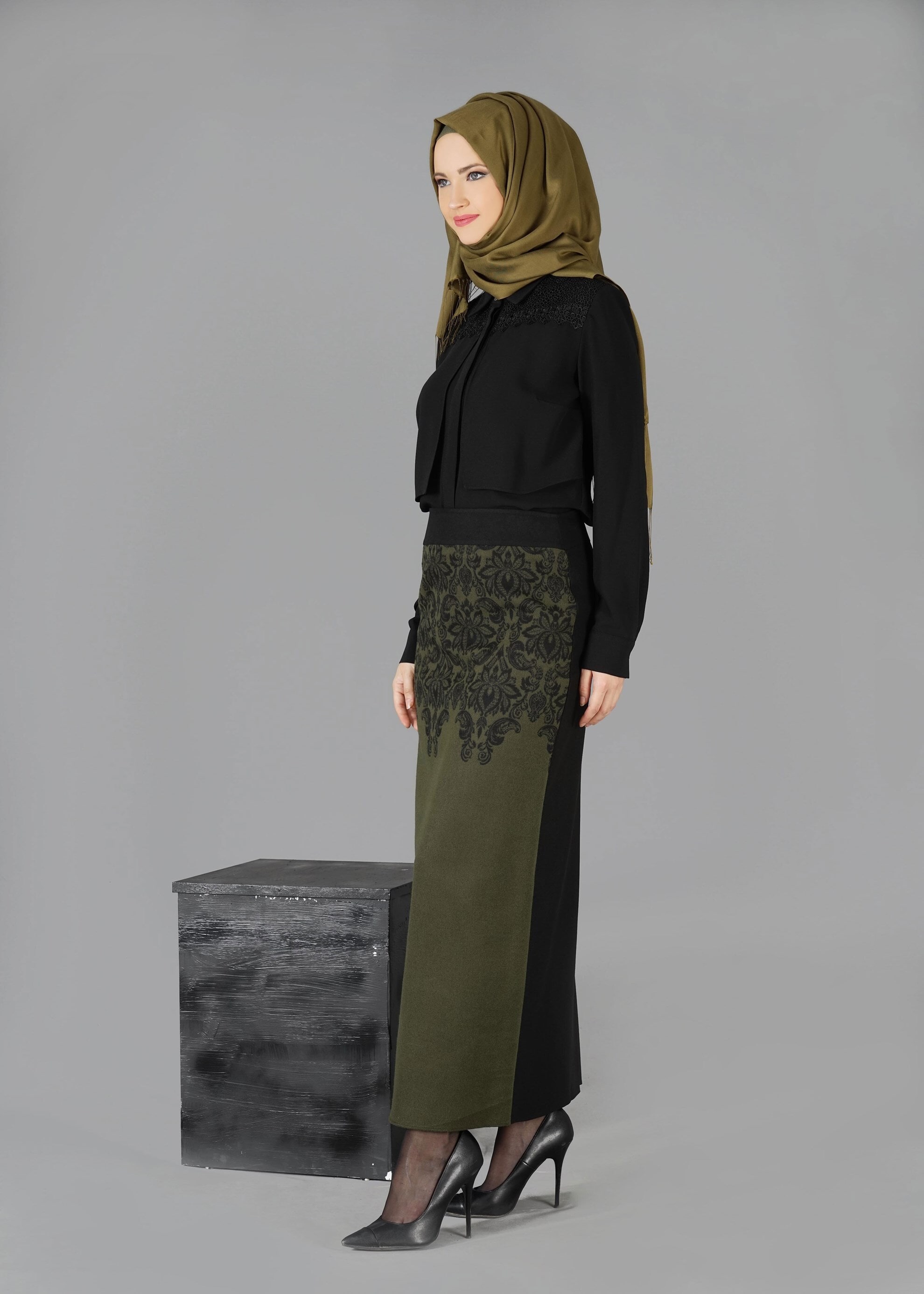 Tesettür giyim SİYAH GÜPÜR DETAYLI BLUZ 4746 