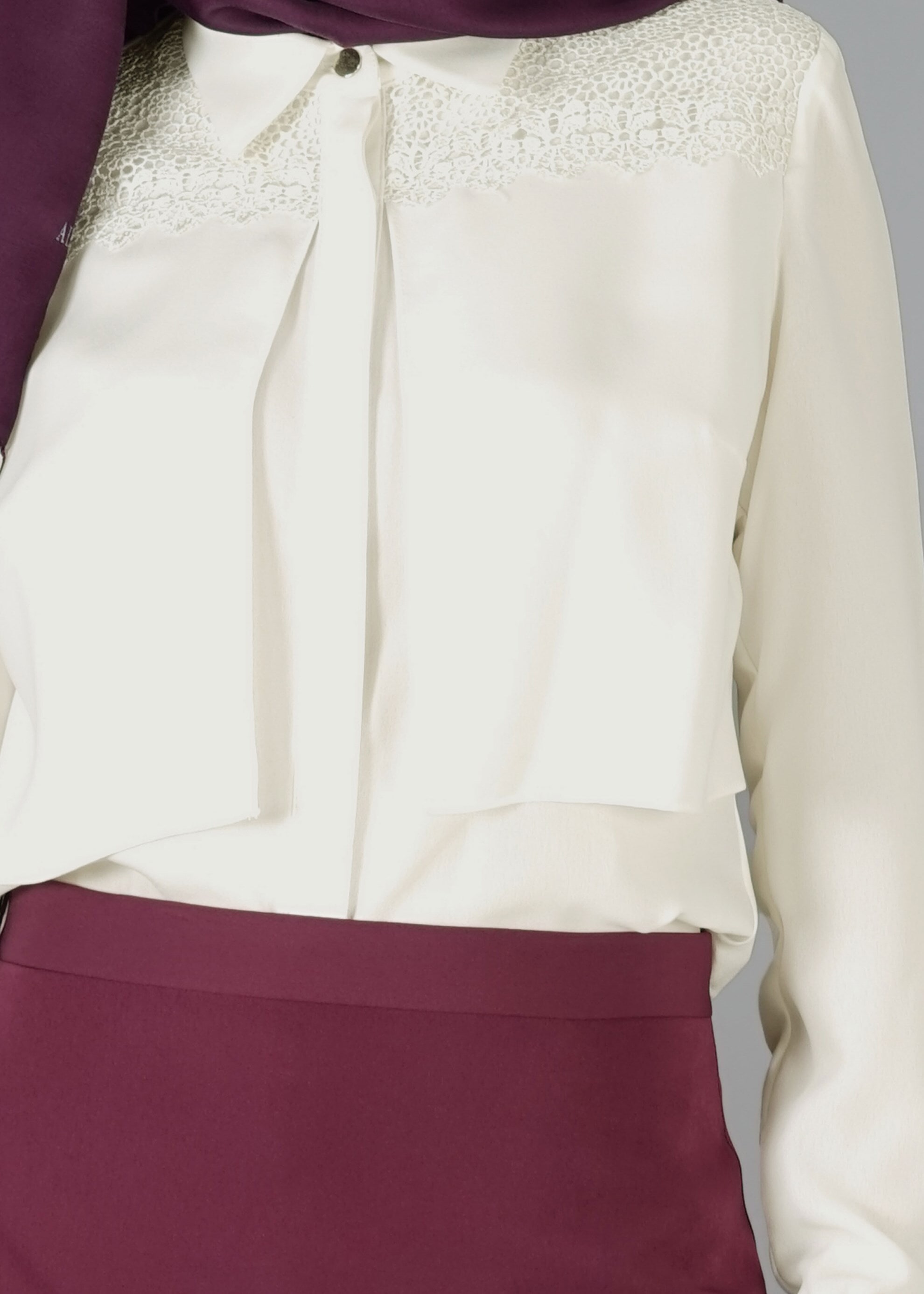 Tesettür giyim BEYAZ GÜPÜR DETAYLI BLUZ 4746 