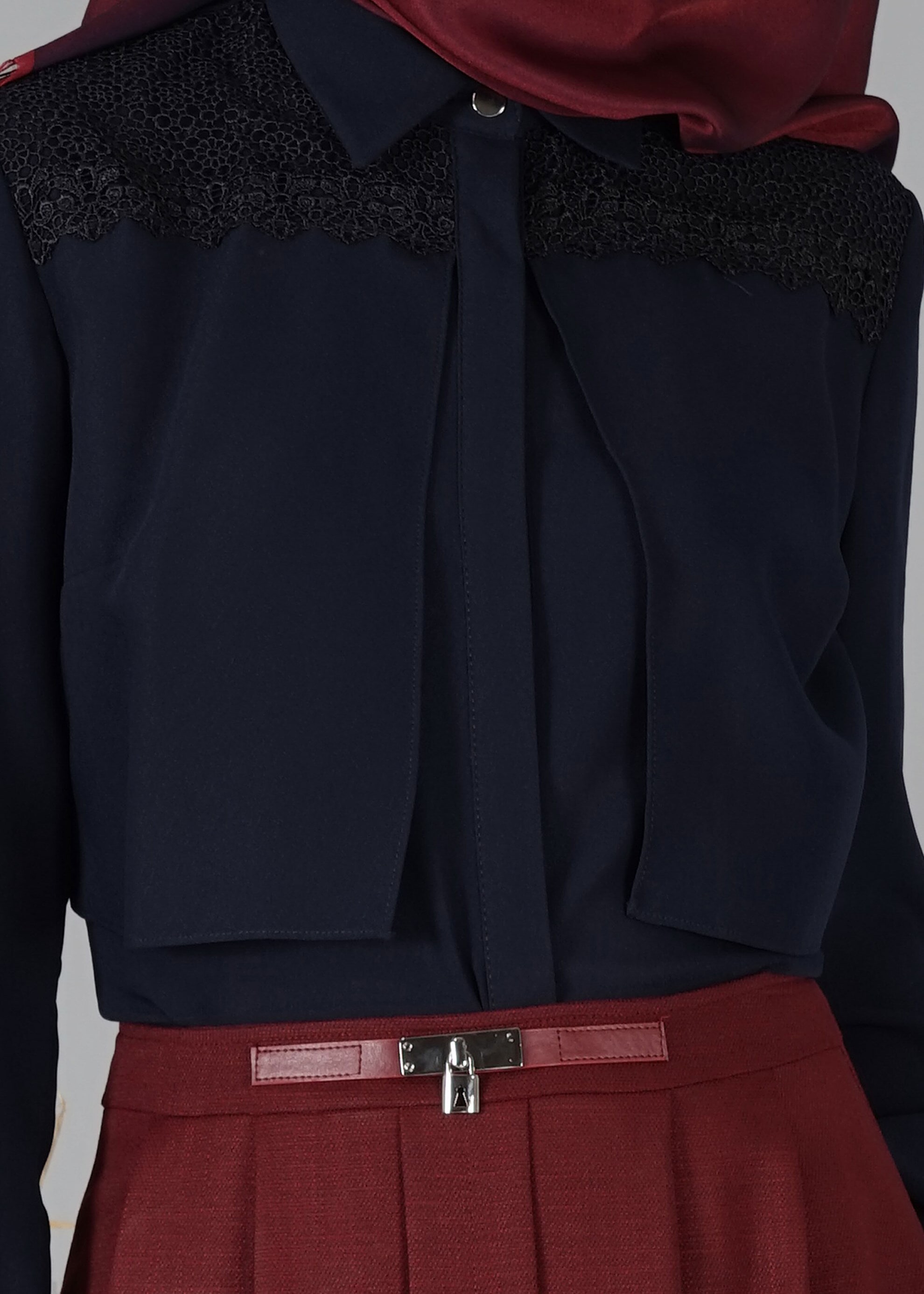 Tesettür giyim LACİVERT GÜPÜR DETAYLI BLUZ 4746 