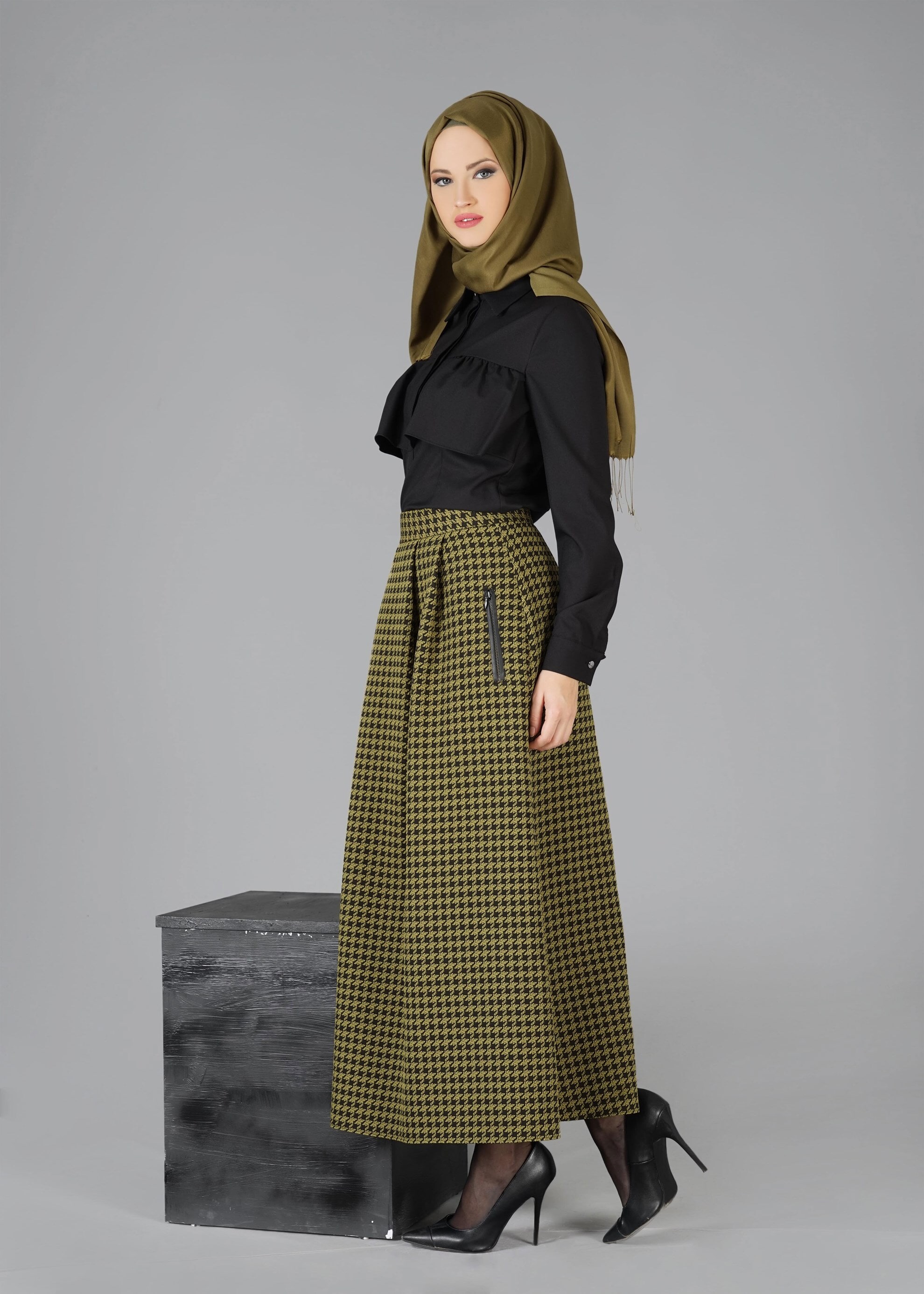 Tesettür giyim SİYAH VOLAN DETAYLI BLUZ 4783 