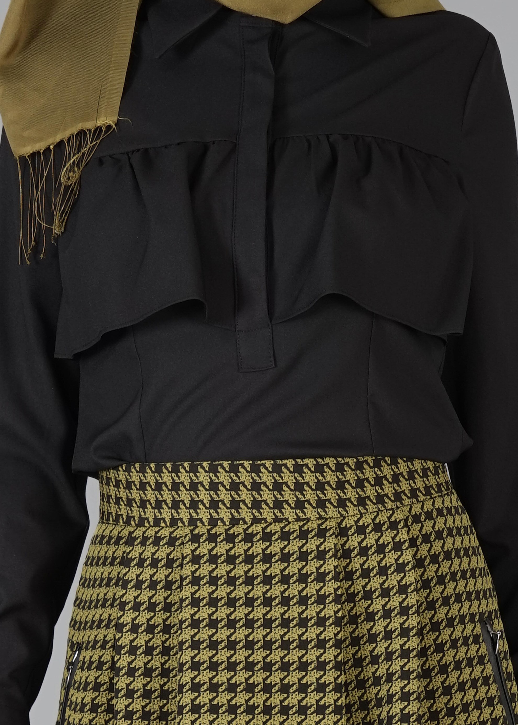 Tesettür giyim SİYAH VOLAN DETAYLI BLUZ 4783 