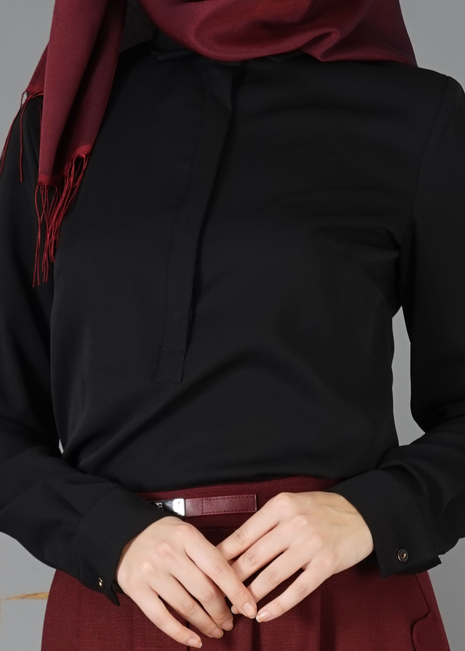 Tesettür giyim SİYAH GİZLİ DÜĞMELİ BLUZ 4793 