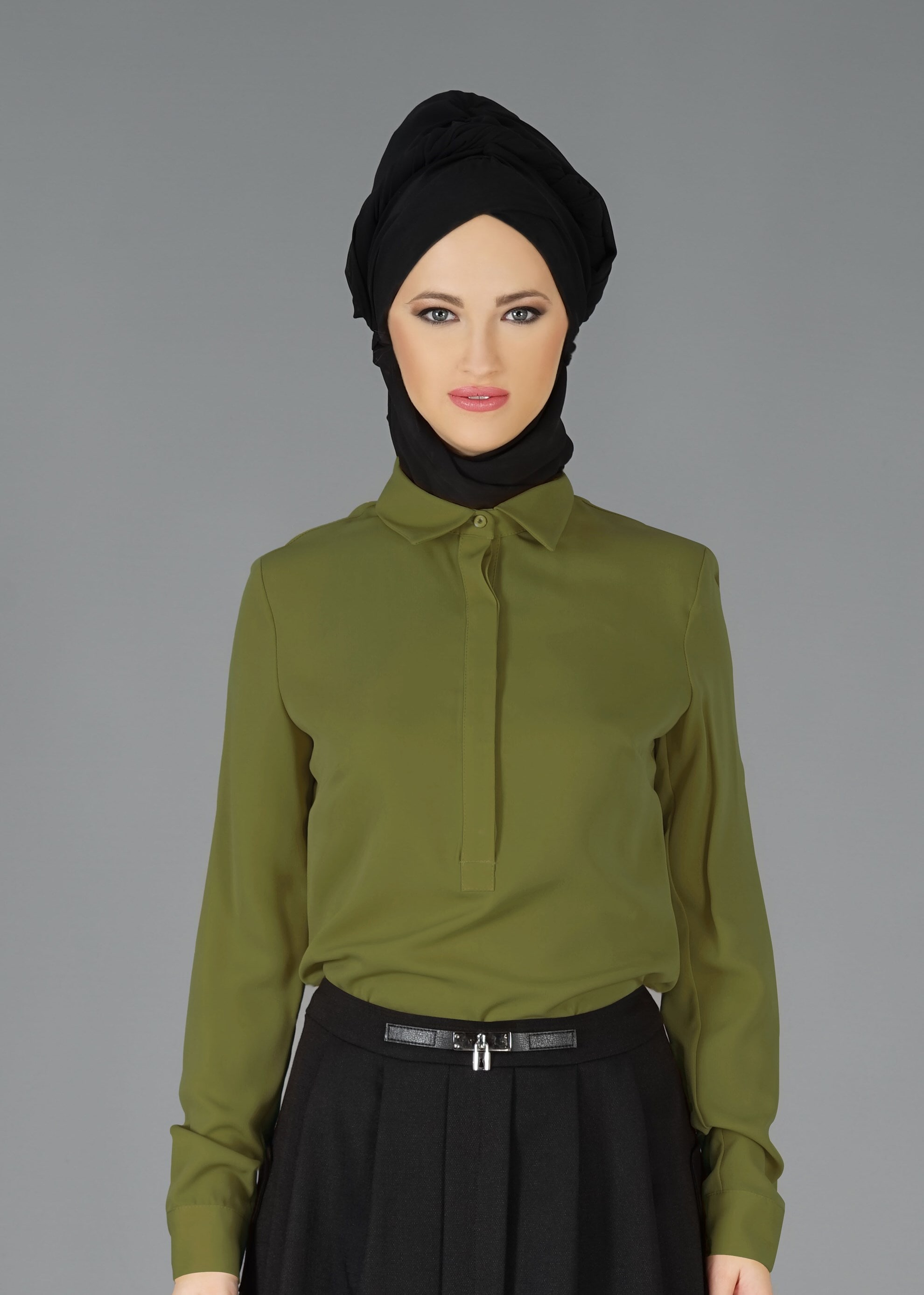 Tesettür giyim YEŞİL GİZLİ DÜĞMELİ BLUZ 4793 