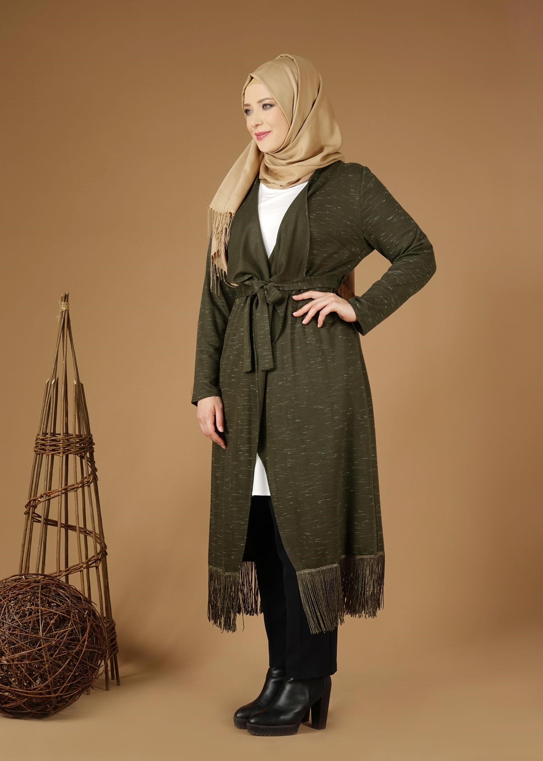 Tesettür giyim HAKİ KUŞAKLI ETEK UCU PÜSKÜLLÜ HIRKA 2643 