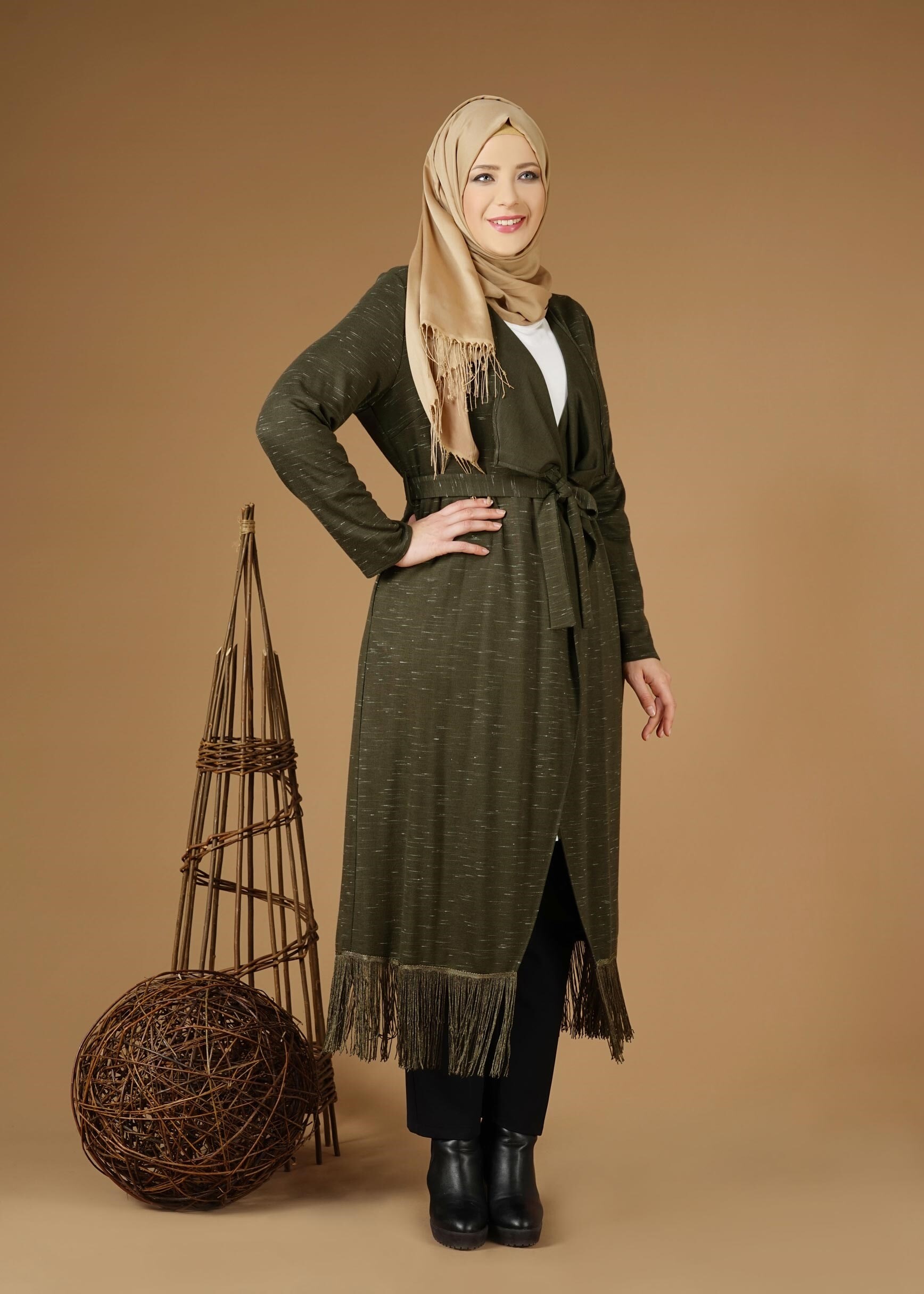 Tesettür giyim HAKİ KUŞAKLI ETEK UCU PÜSKÜLLÜ HIRKA 2643 